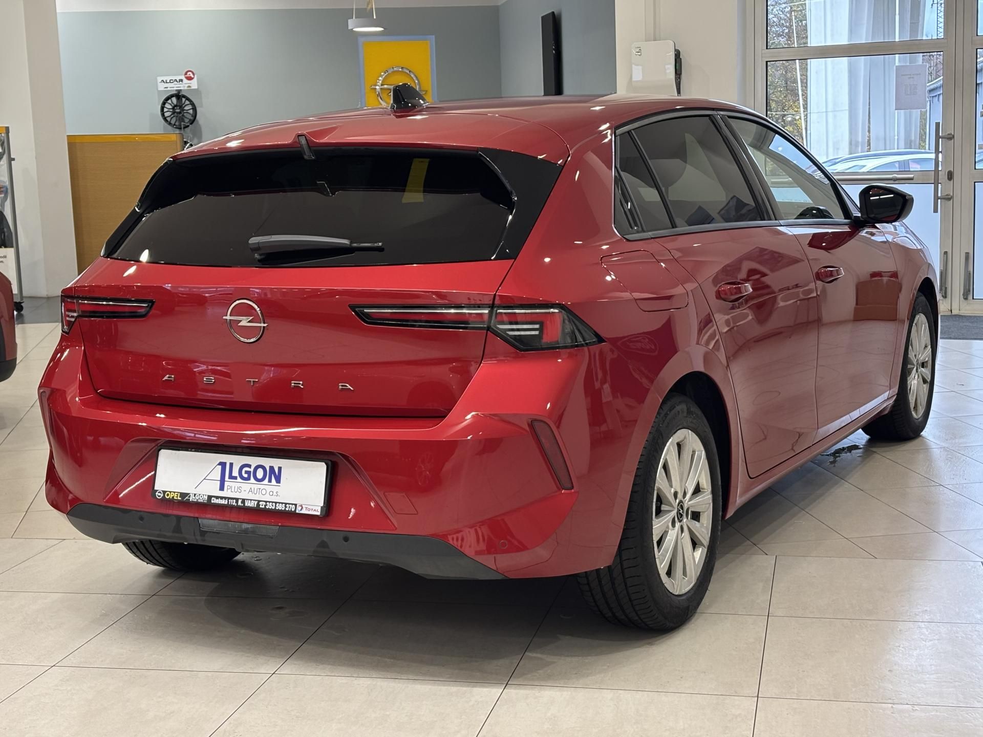 Opel Astra, 1.2 TURBO Edition - fotka 5