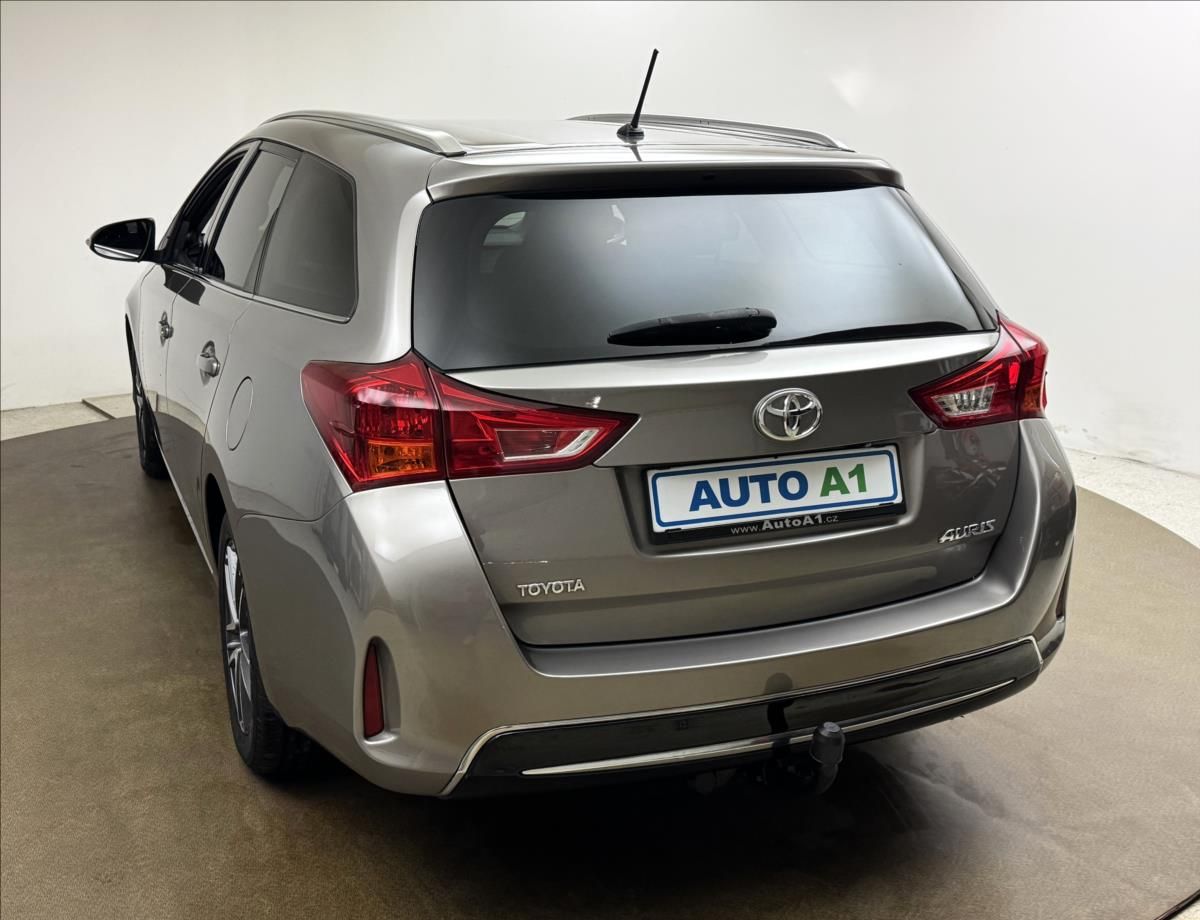 Toyota Auris, 1,4 66kW NAVI KAMERA TAŽNÉ - fotka 6
