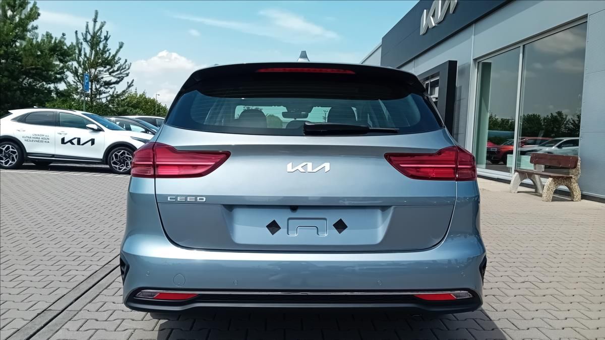 Kia Cee´d, 1,5 SW T-GDi 7DCT SPIN - fotka 5
