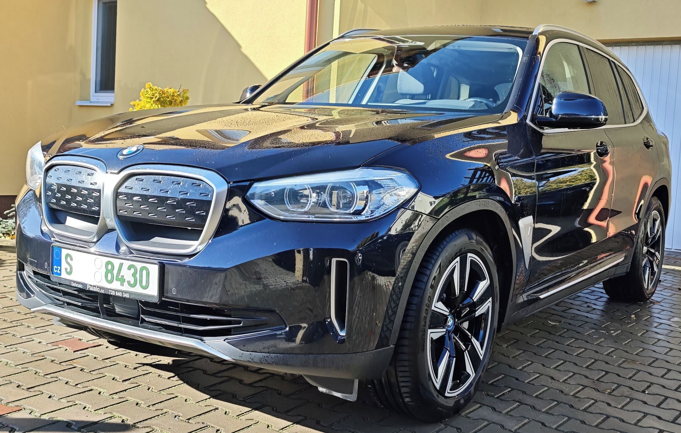 BMW iX3, 80 kWh 210 kW tažné, perfektní - fotka 3