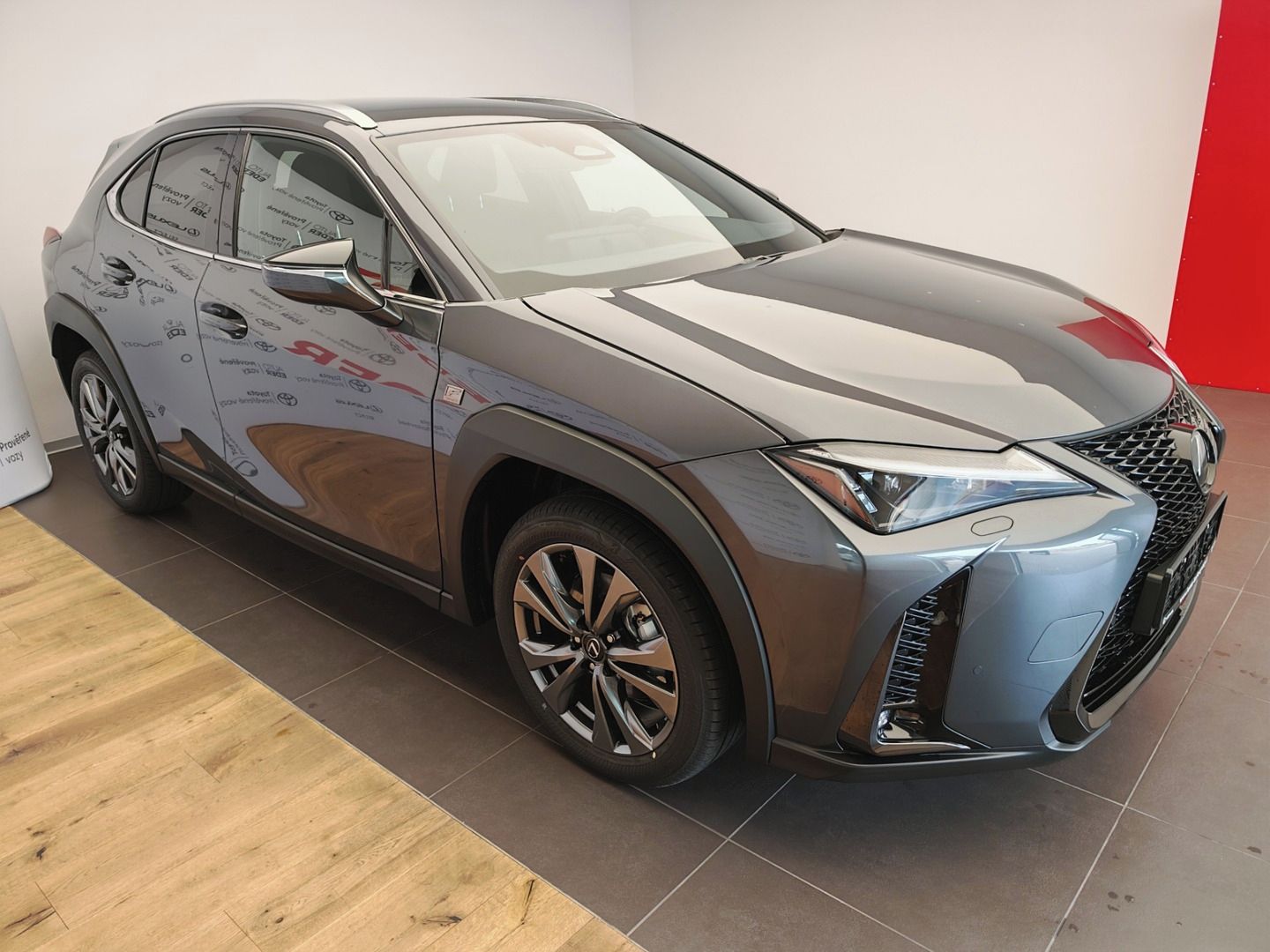 Lexus UX 300h, 300h 4x2 F Sport Design - fotka 3