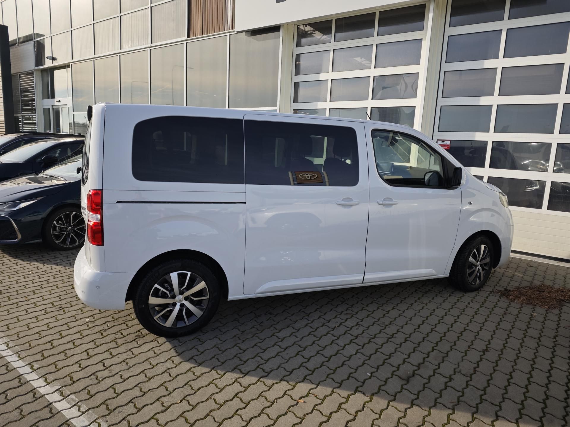 Toyota Proace Verso, 2.0D - 6 MT 144 L1 Family 8s - fotka 5