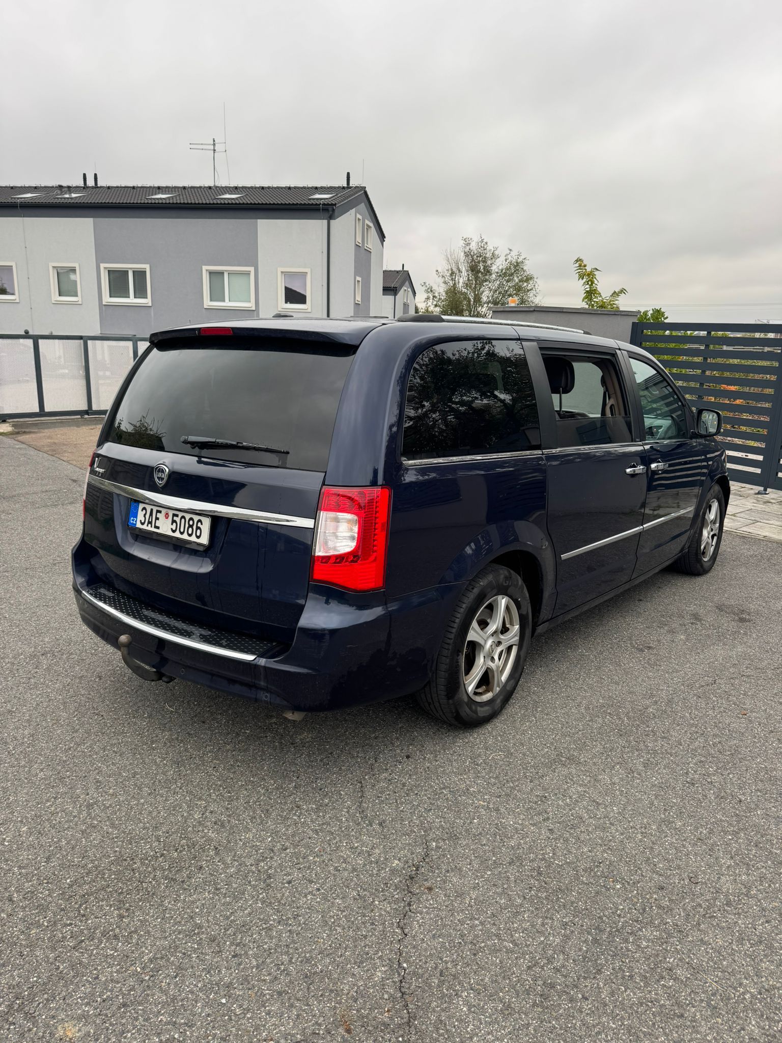 Lancia Voyager, 2.8 CRD, automat, 7 míst - fotka 3