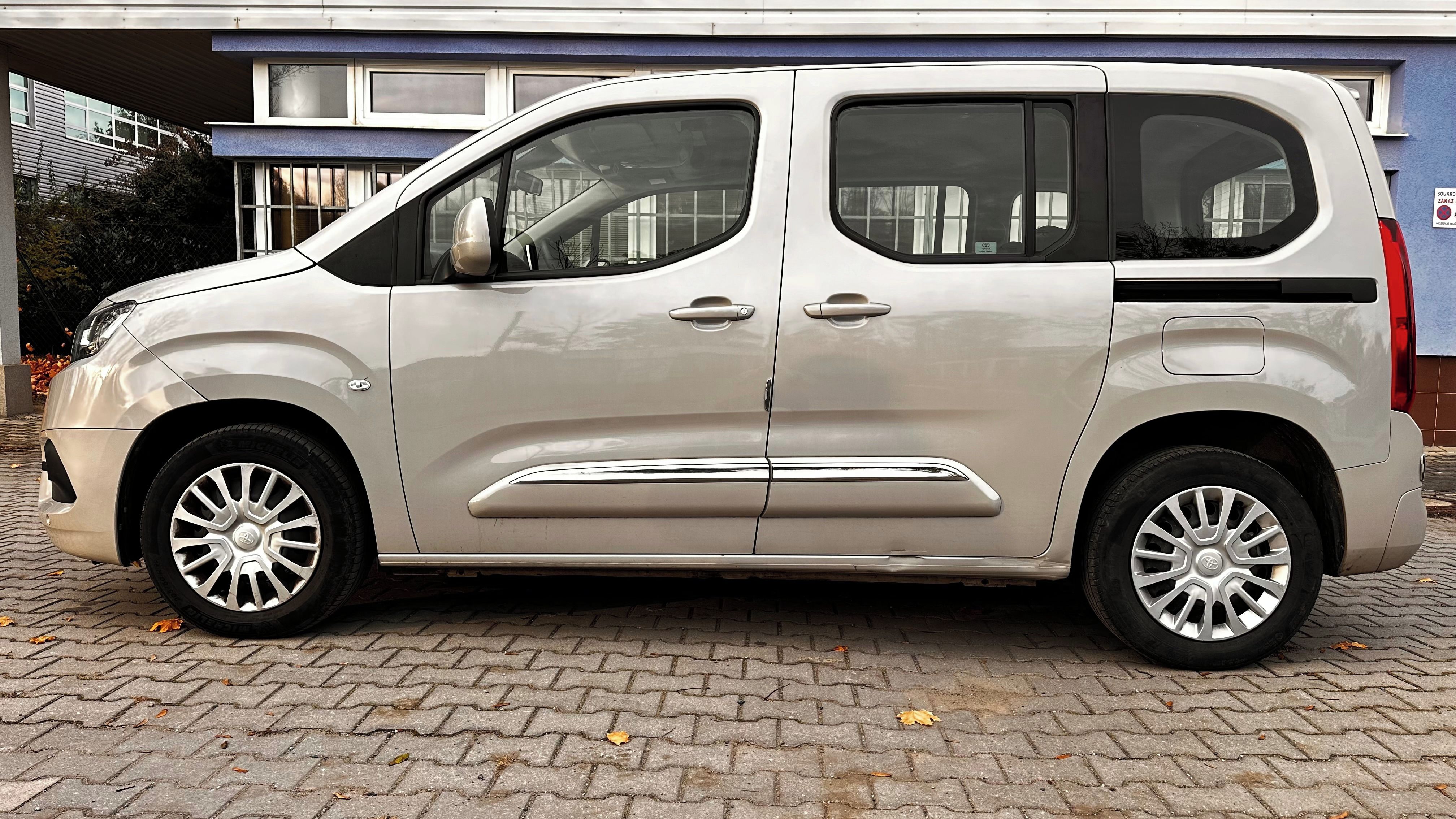 Toyota Proace, 1,2i 96kw, na splátky všem - fotka 2