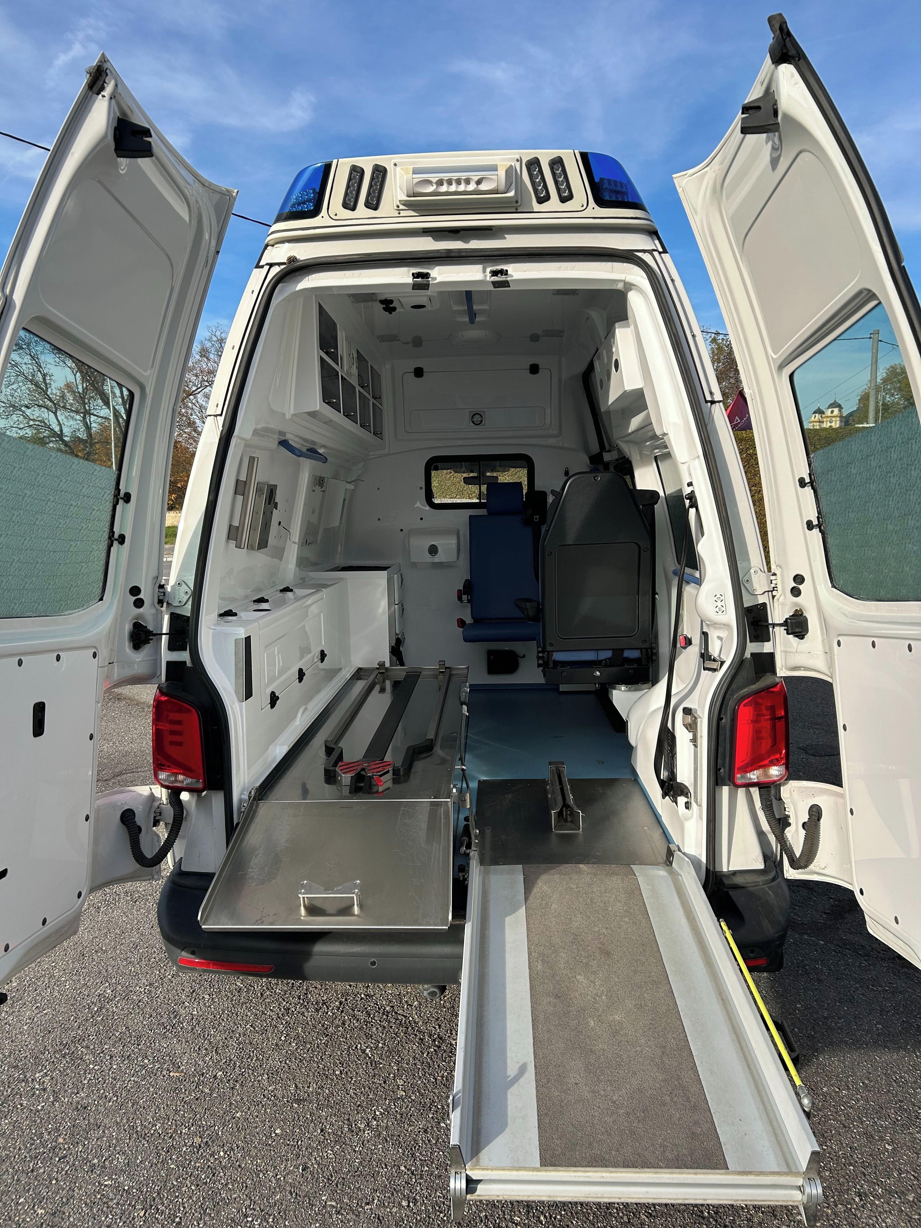 Volkswagen Transporter, T6.1 - 2.0 TDI Sanitní vůz 4x4 - fotka 5