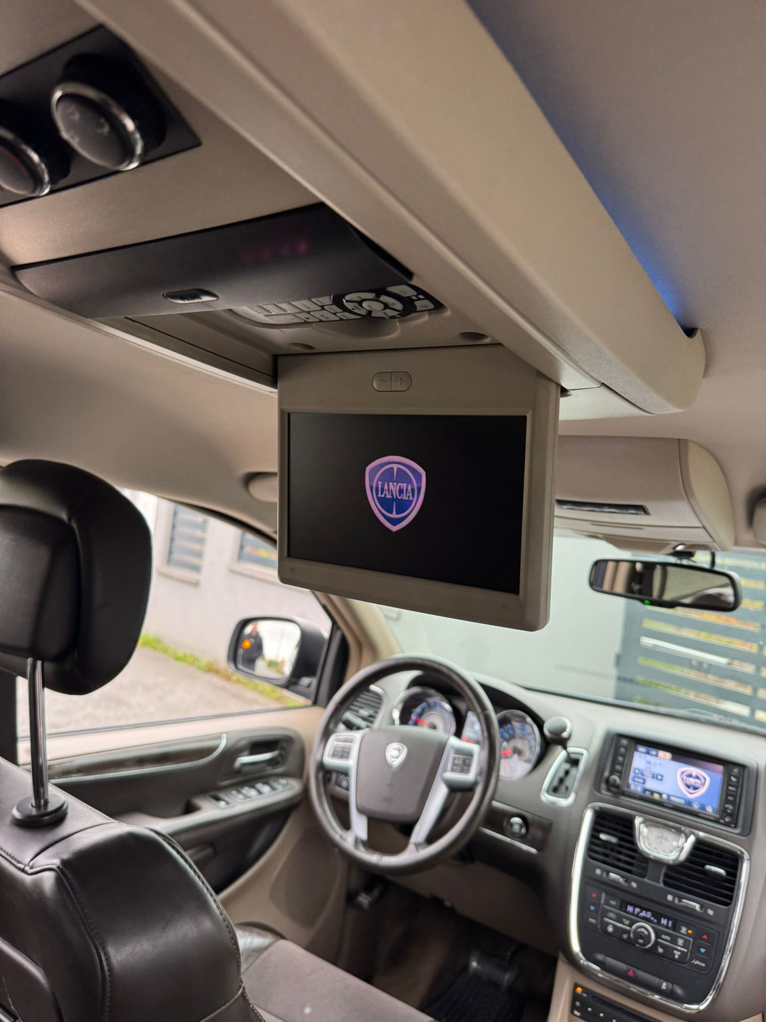 Lancia Voyager, 2.8 CRD, automat, 7 míst - fotka 4