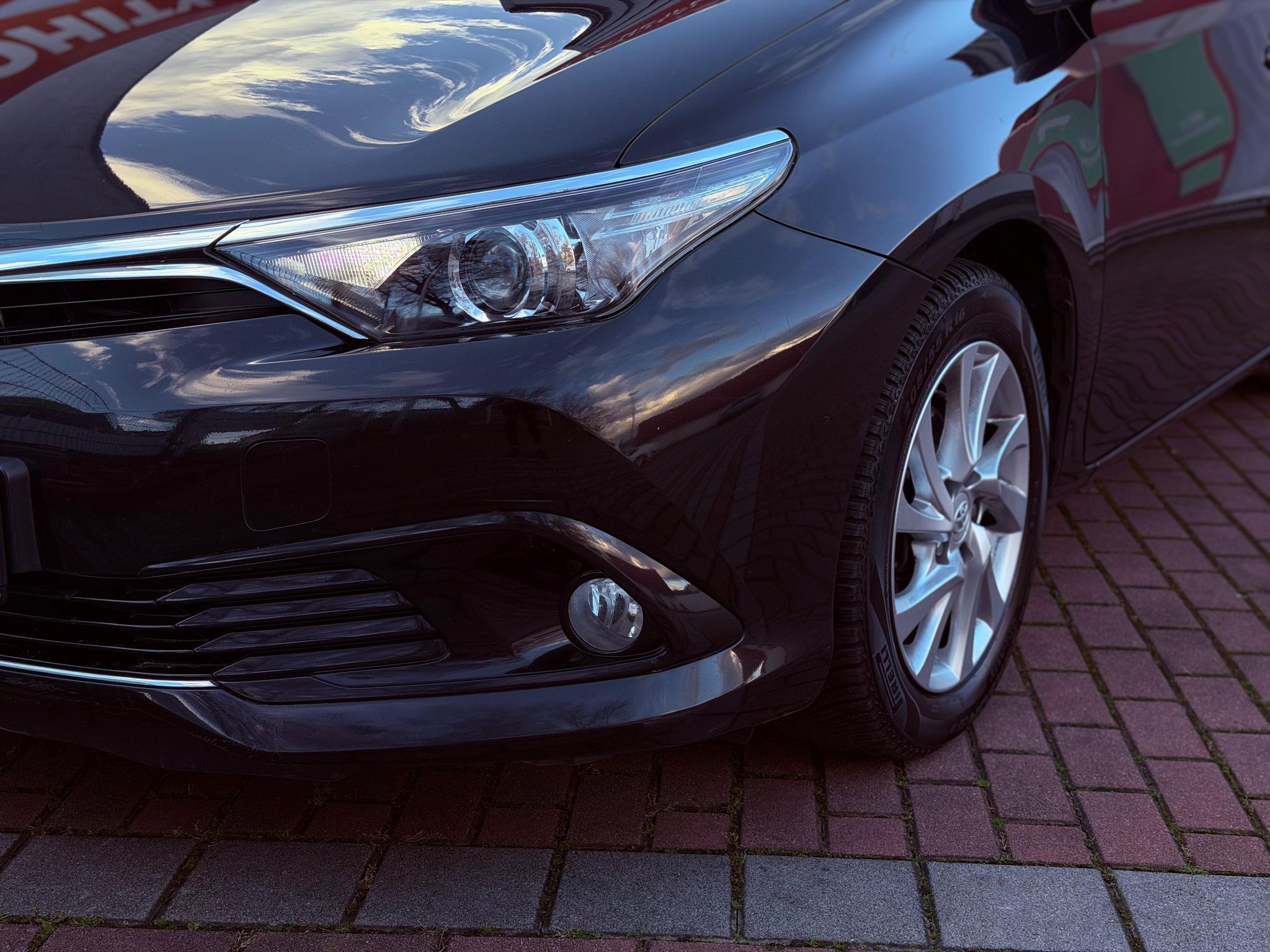 Toyota Auris, Touring 1.2 Turbo Aut. - fotka 3