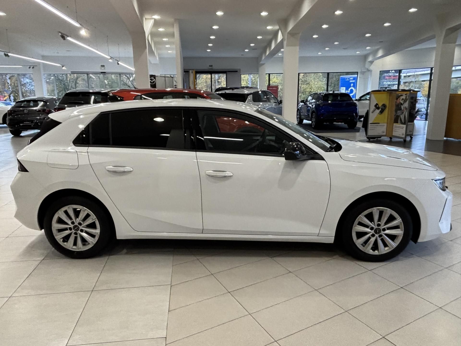 Opel Astra, 1.2 TURBO Edition - fotka 4