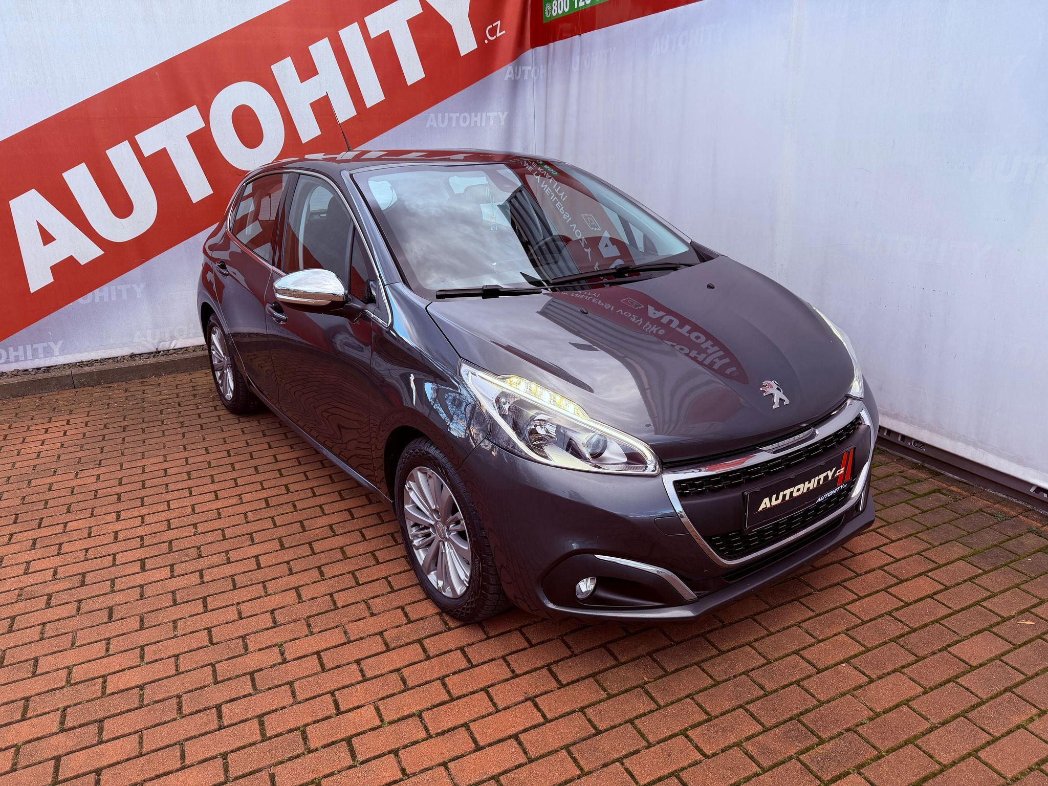 Peugeot 208, 1.2 PureTech Allure Aut. - fotka 5