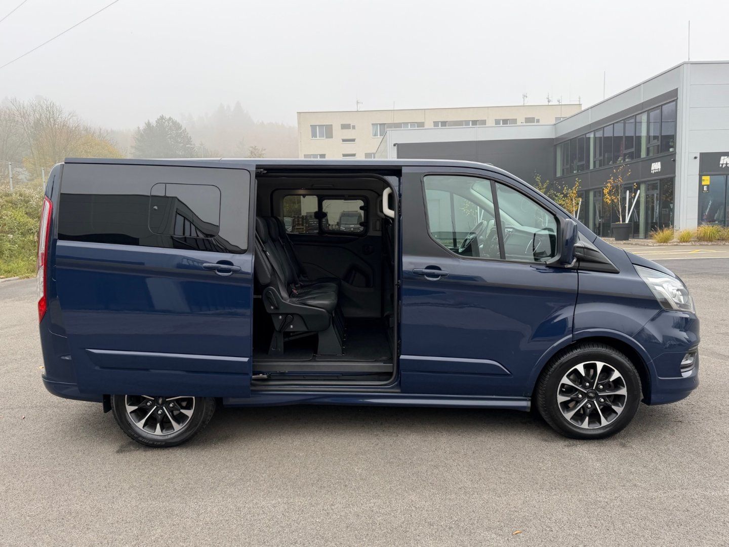 Ford Tourneo Custom, 2.0 125kW TOURNEO SPORT - fotka 5