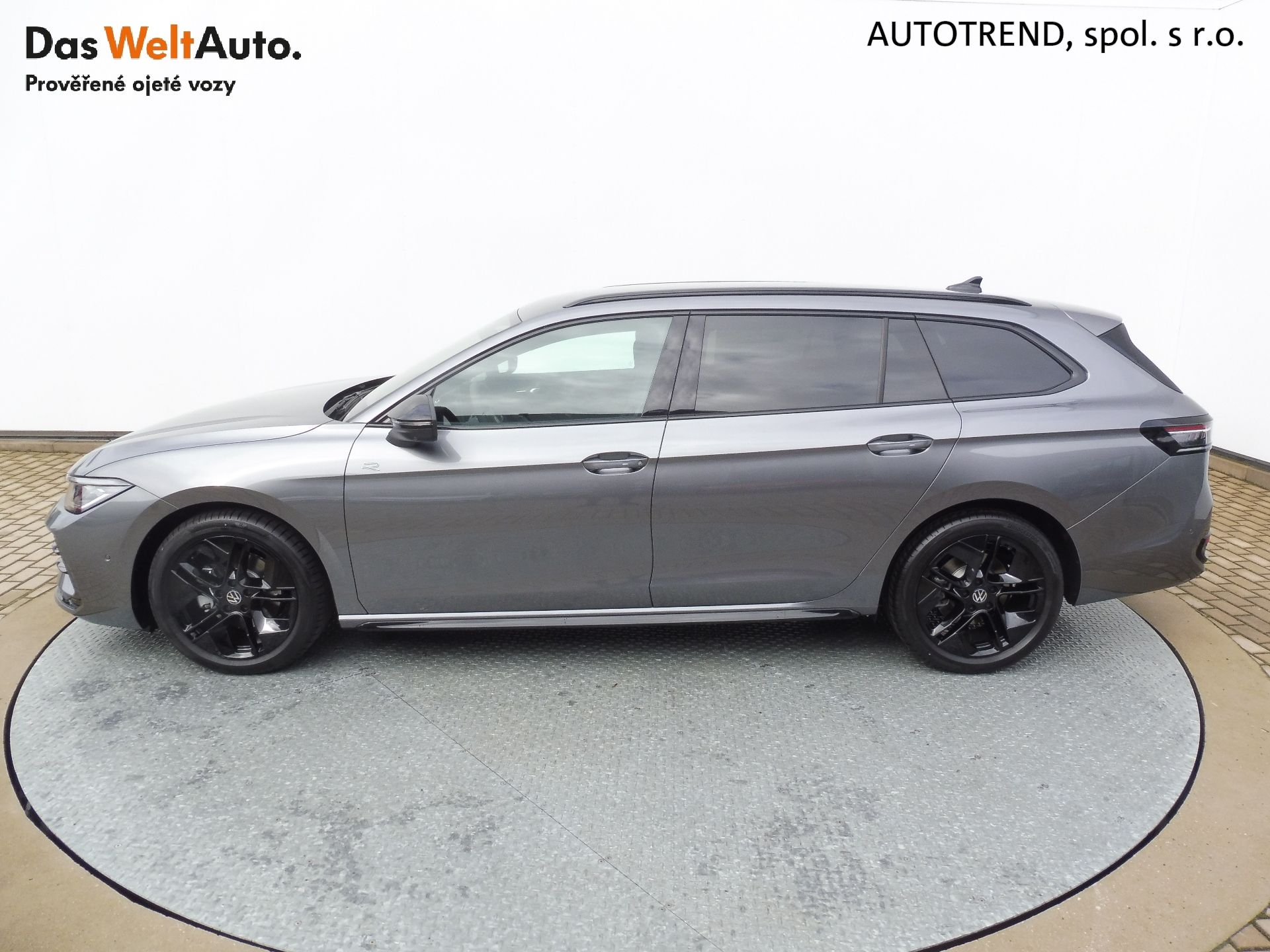 Volkswagen Passat Variant, R-Line 2,0 TDI 110kW DSG - fotka 3