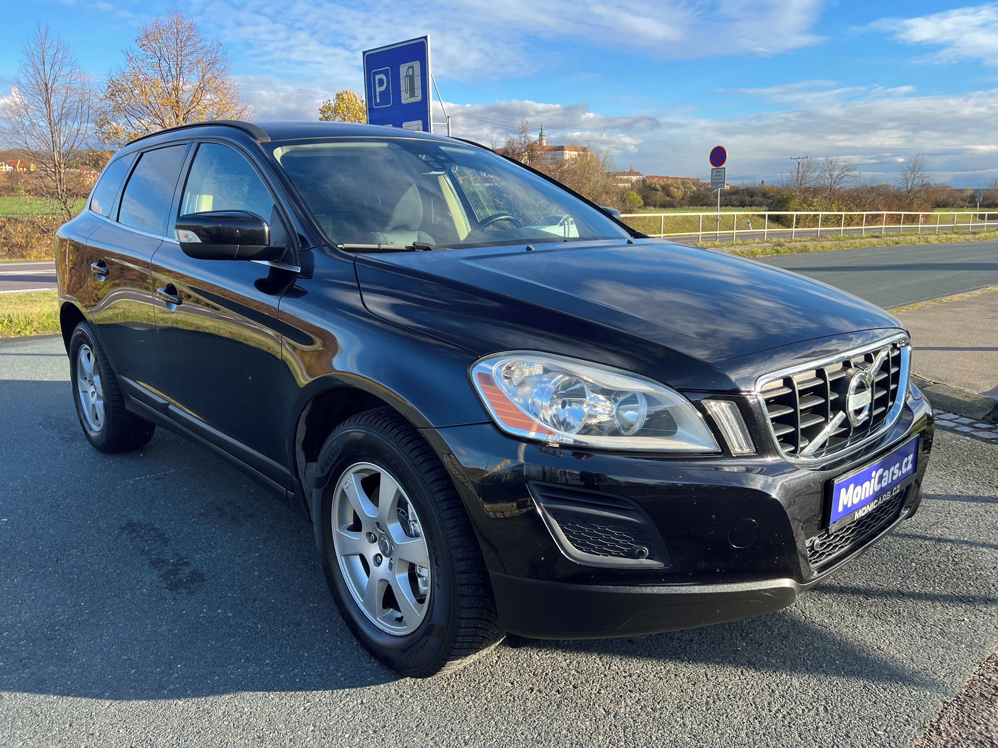 Volvo XC60, 2.0 D3 5VÁL. 120kW PĚKNÉ - fotka 3
