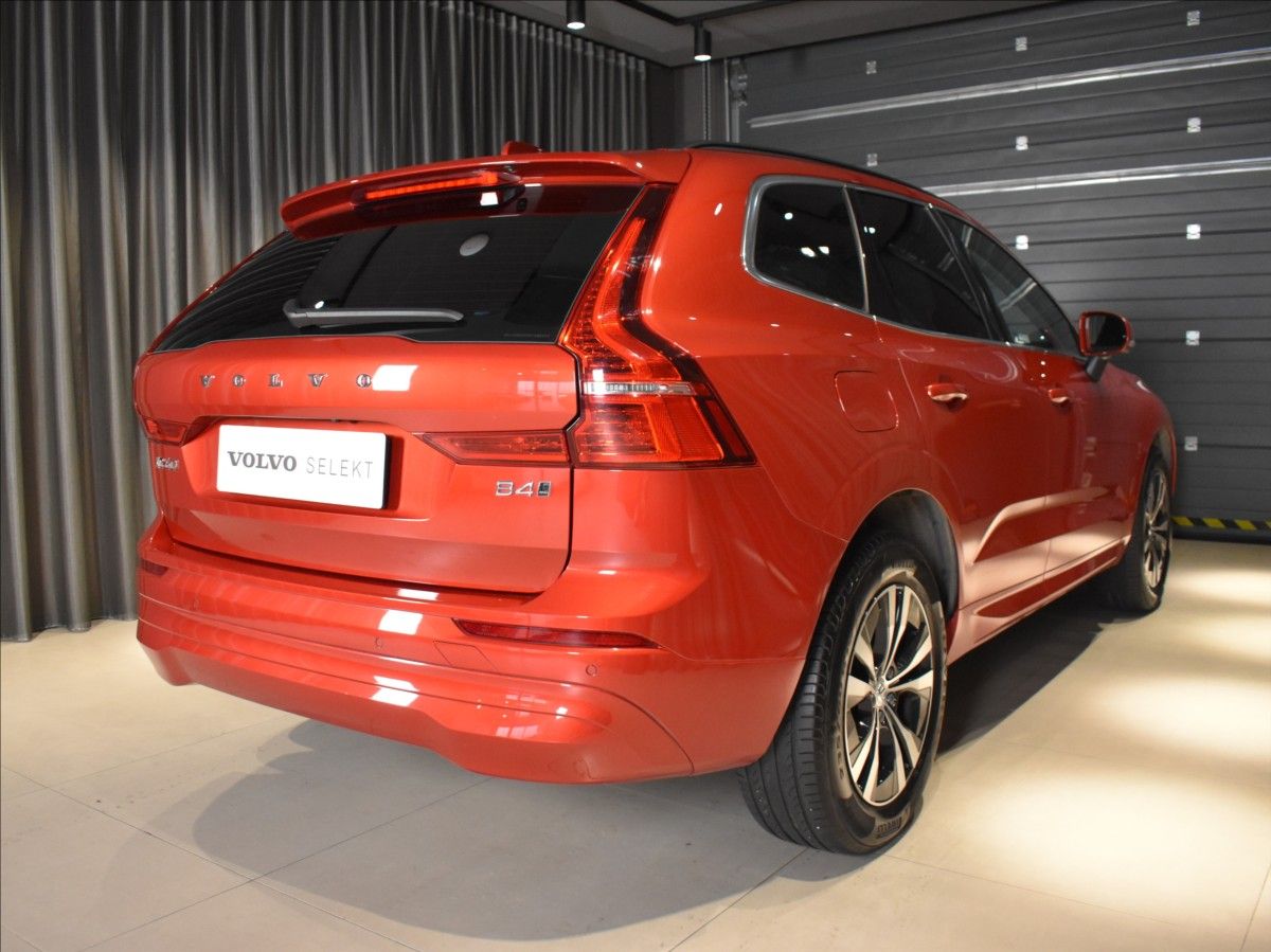Volvo XC60, 2,0 B4 AWD Core Bezklíč - fotka 4