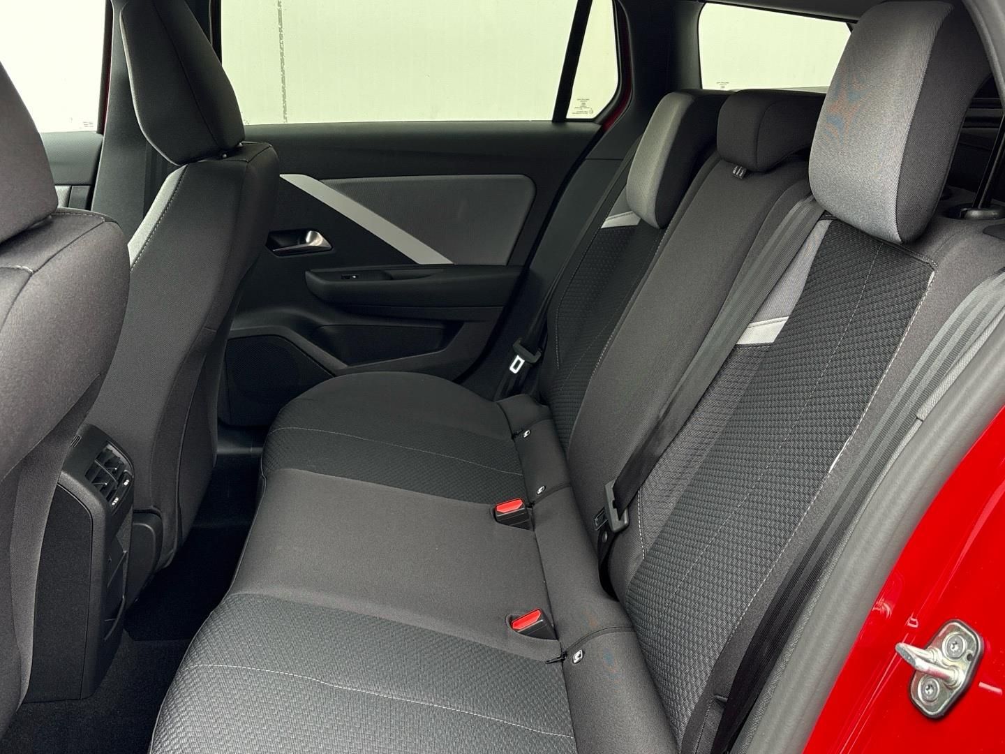 Opel Astra, 1.2 Turbo 110k Edition - fotka 5