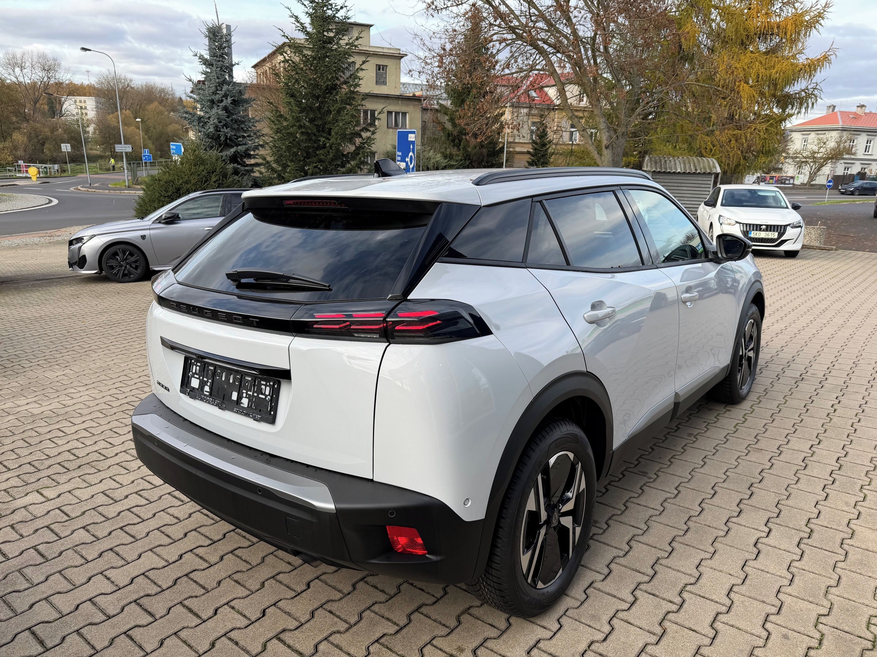 Peugeot 2008, ALLURE PureTech 100k MAN6 - fotka 4