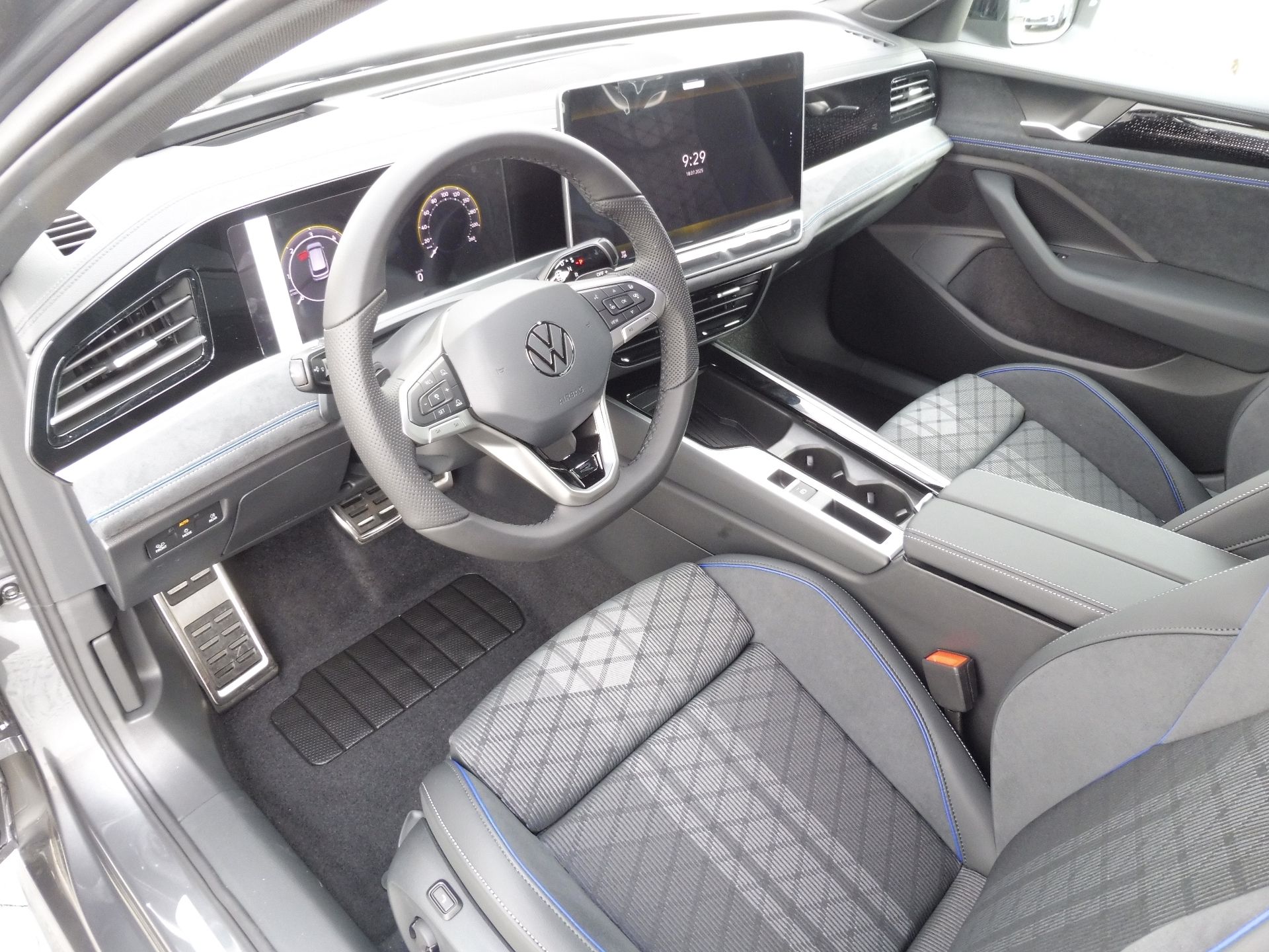 Volkswagen Passat Variant, R-Line 2,0 TDI 110kW DSG - fotka 6