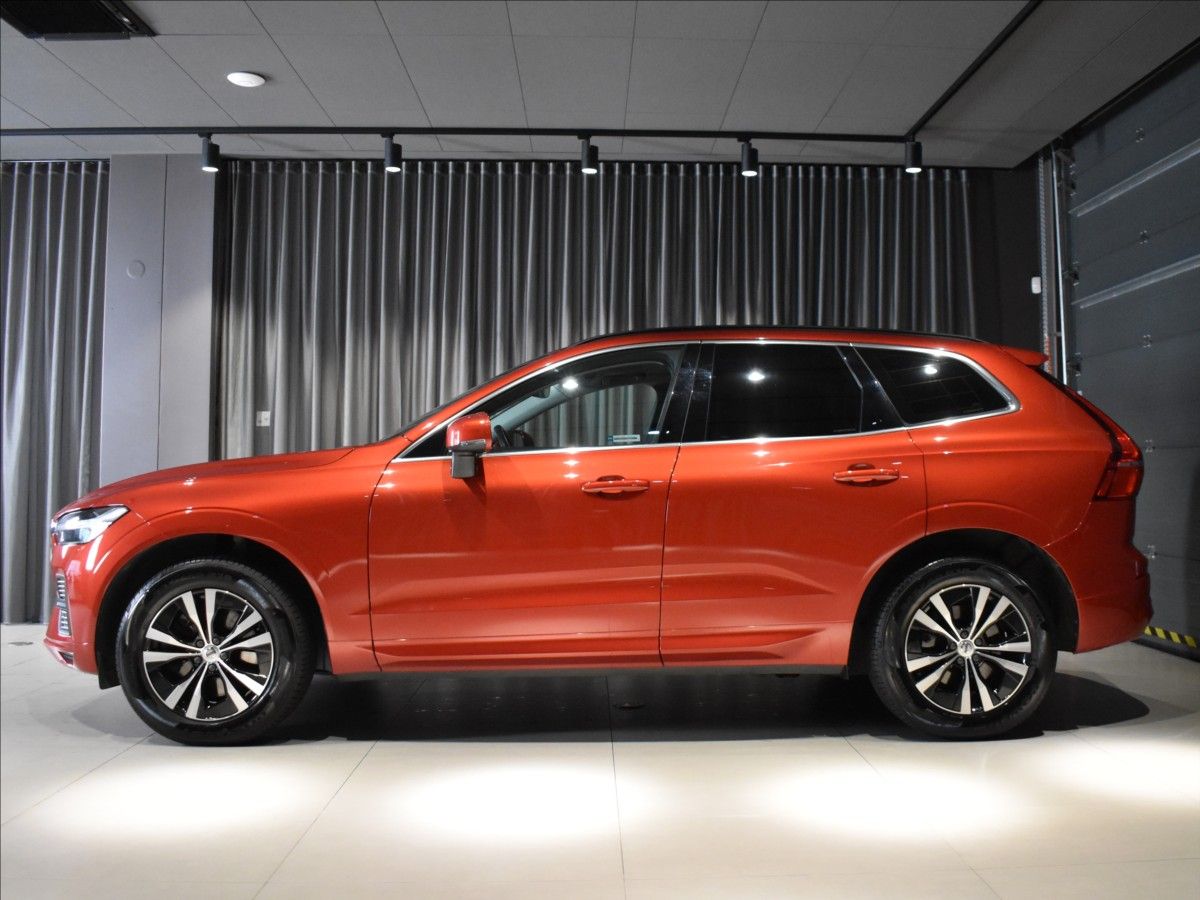 Volvo XC60, 2,0 B4 AWD Core Bezklíč - fotka 2