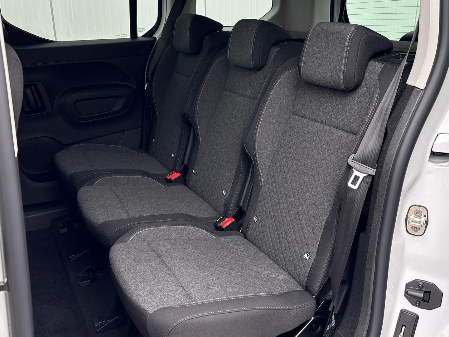 Opel Combo, 1.5 CDTi 130k Elegance Plus - fotka 5