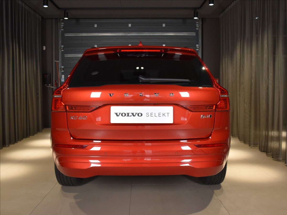 Volvo XC60, 2,0 B4 AWD Core Bezklíč - fotka 5