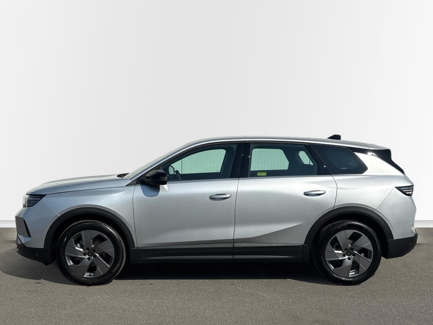 Opel Grandland, 1.2 Hybrid Turbo 145k Edition - fotka 2