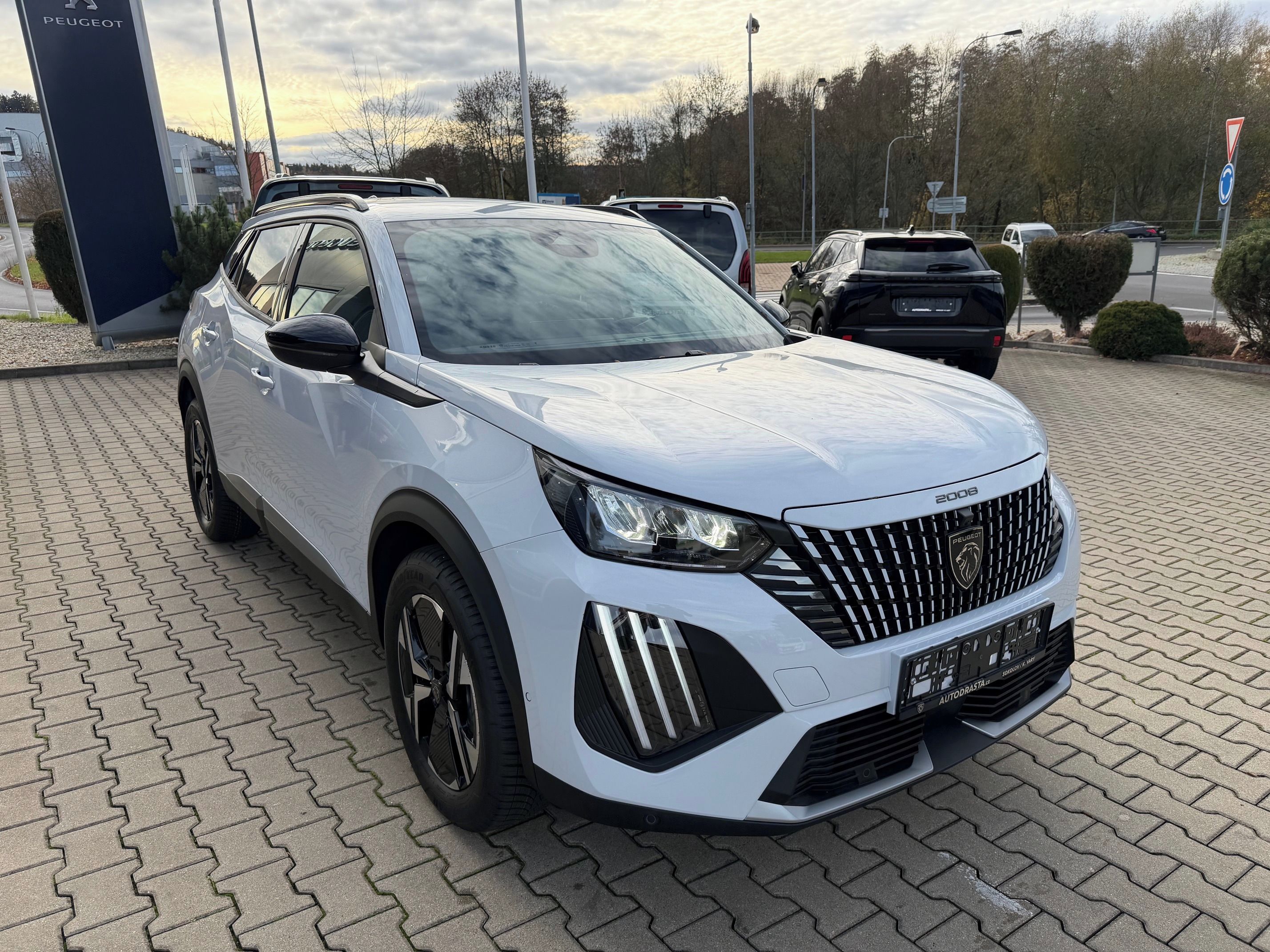 Peugeot 2008, ALLURE PureTech 100k MAN6 - fotka 3