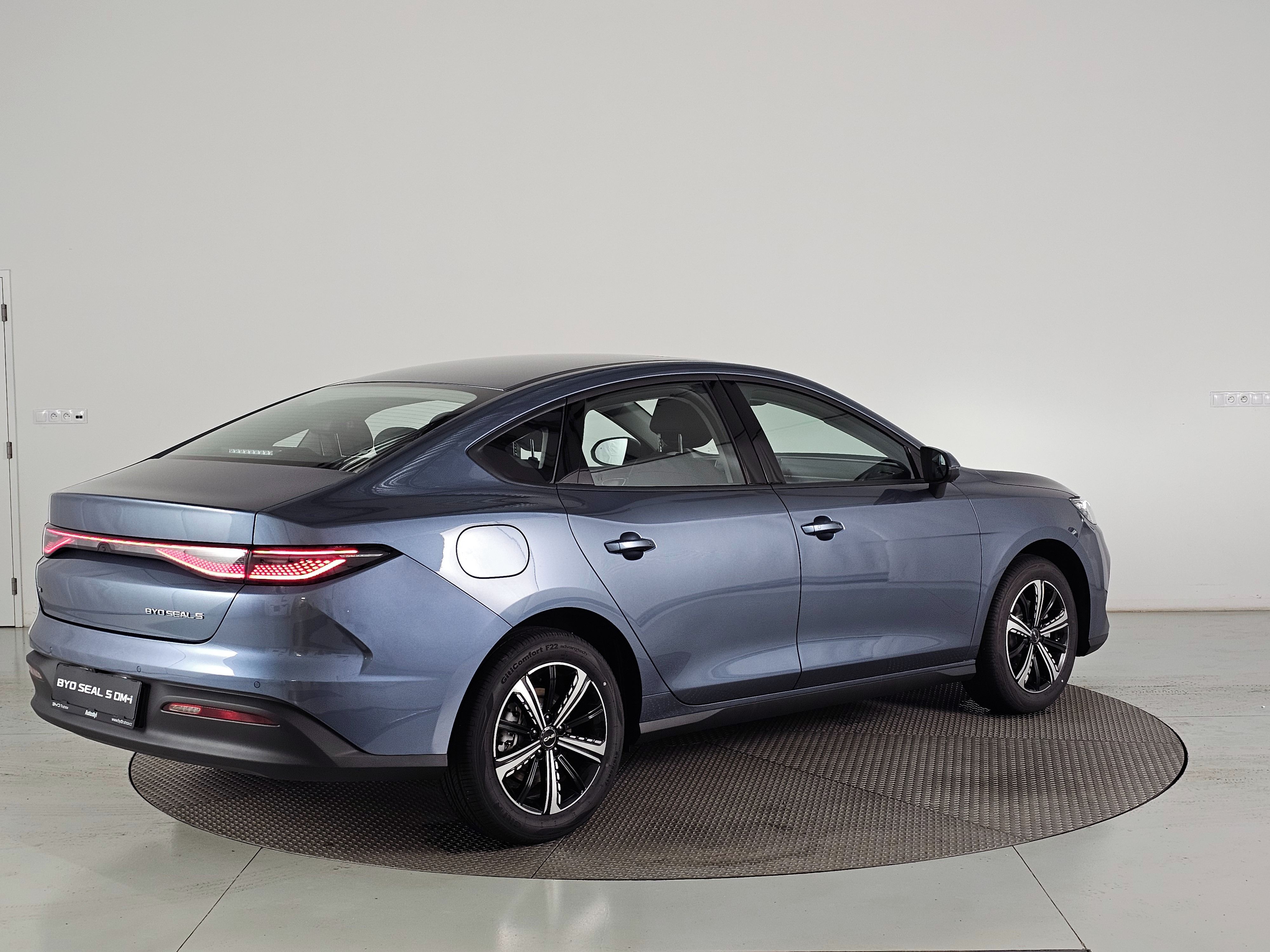 BYD Seal 5 DM-i, PLUG-IN 212k DESIGN - fotka 5