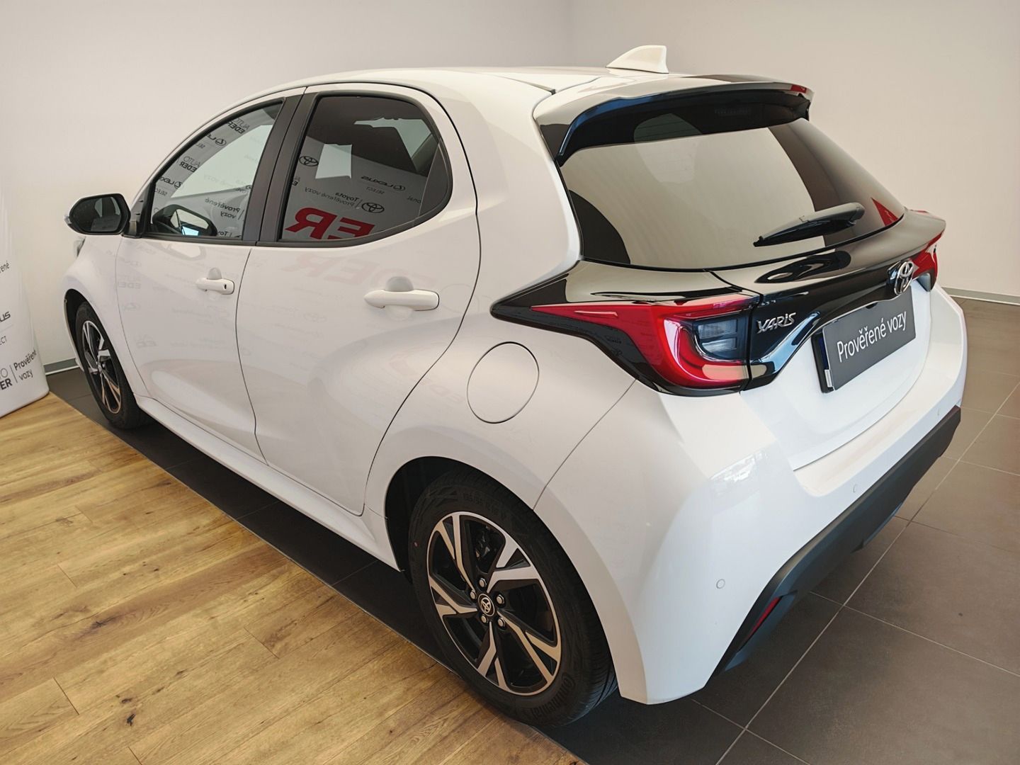 Toyota Yaris, 1.5 Hybrid e-CVT Style - fotka 6