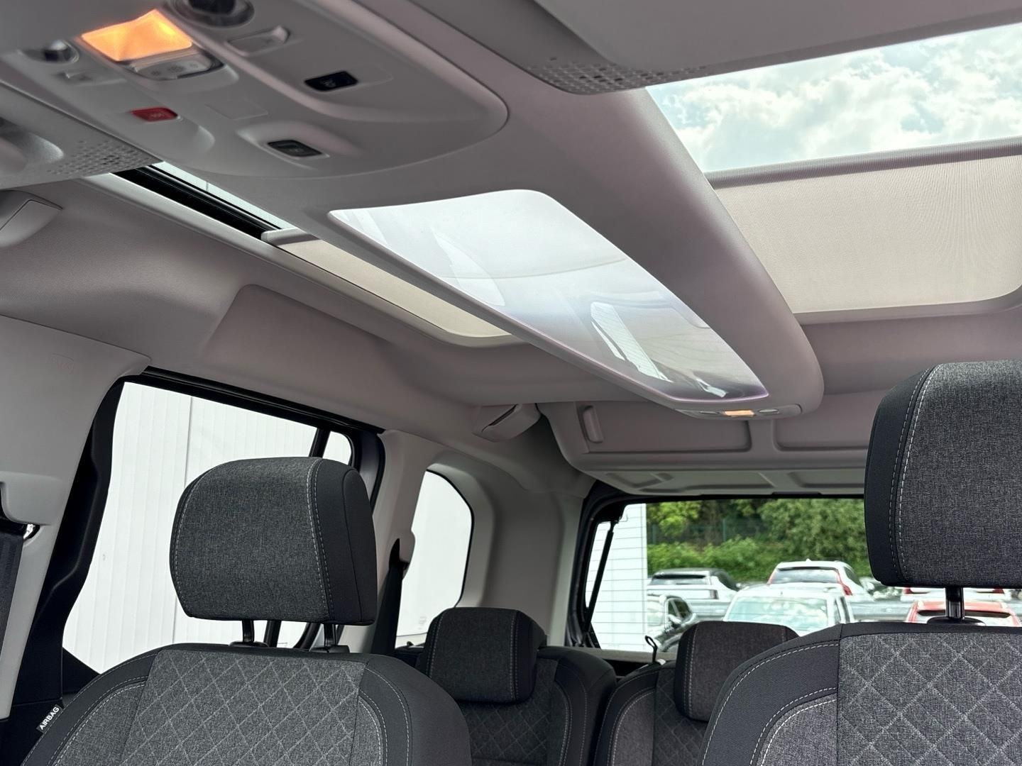 Opel Combo, 1.5 CDTi 130k Elegance Plus - fotka 6
