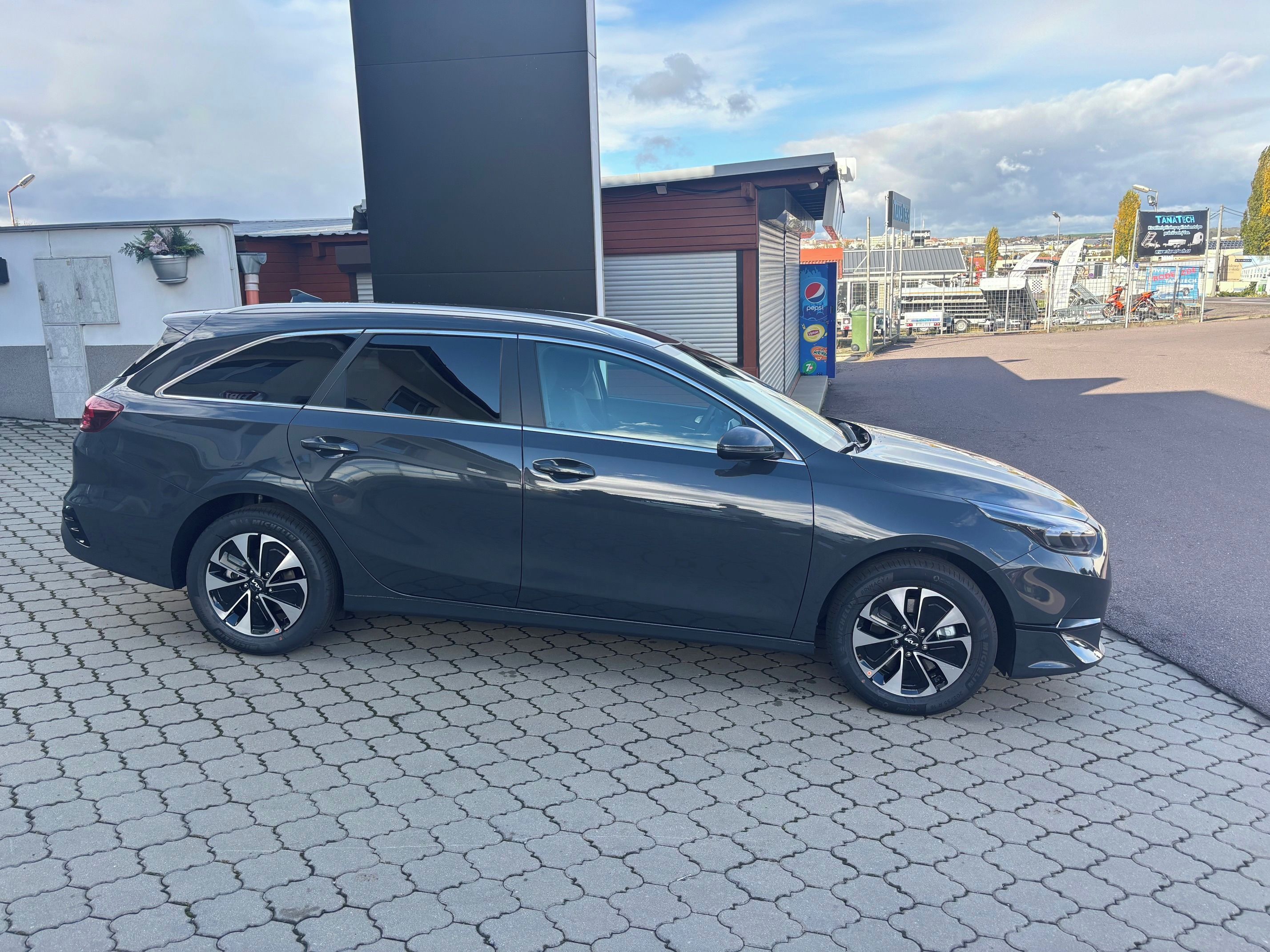 Kia Cee´d SW, SW 1,5 T-GDi 7DCT, TOP - fotka 3