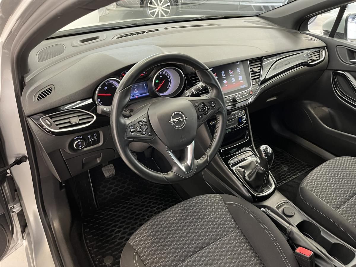 Opel Astra, 1,6 CDTi - fotka 5