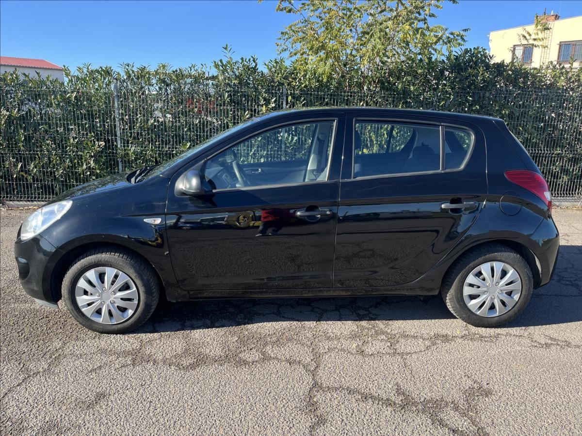 Hyundai i20, 1,3 i 57KW KLIMA STK 11/27 - fotka 4