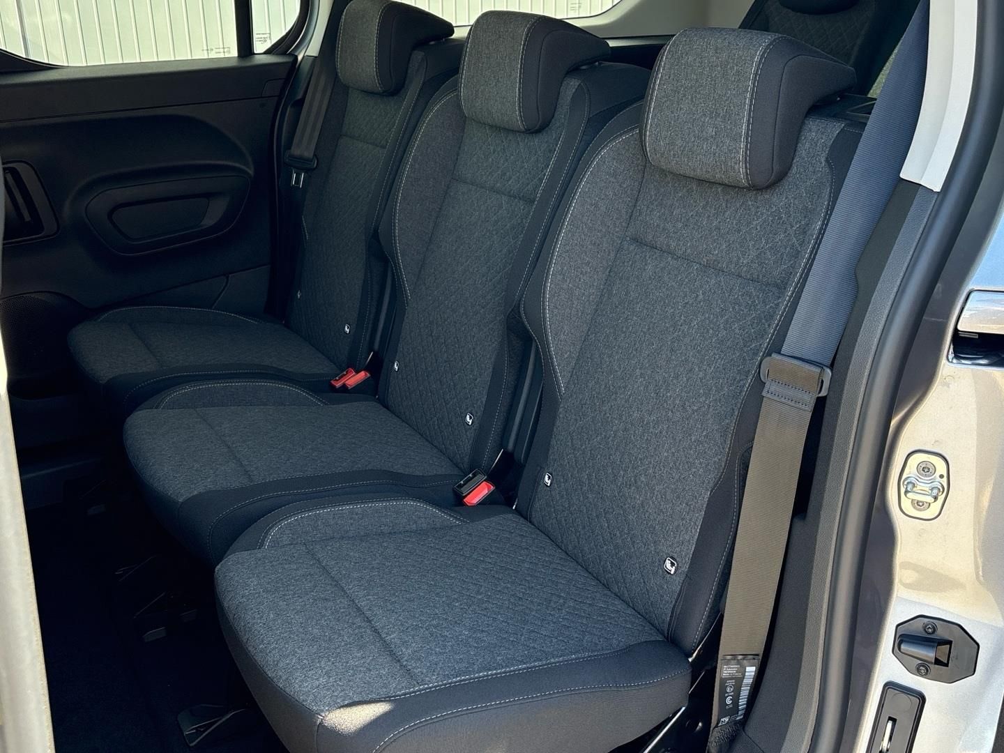 Opel Combo, 1.5 CDTi 130k Elegance Plus XL - fotka 6