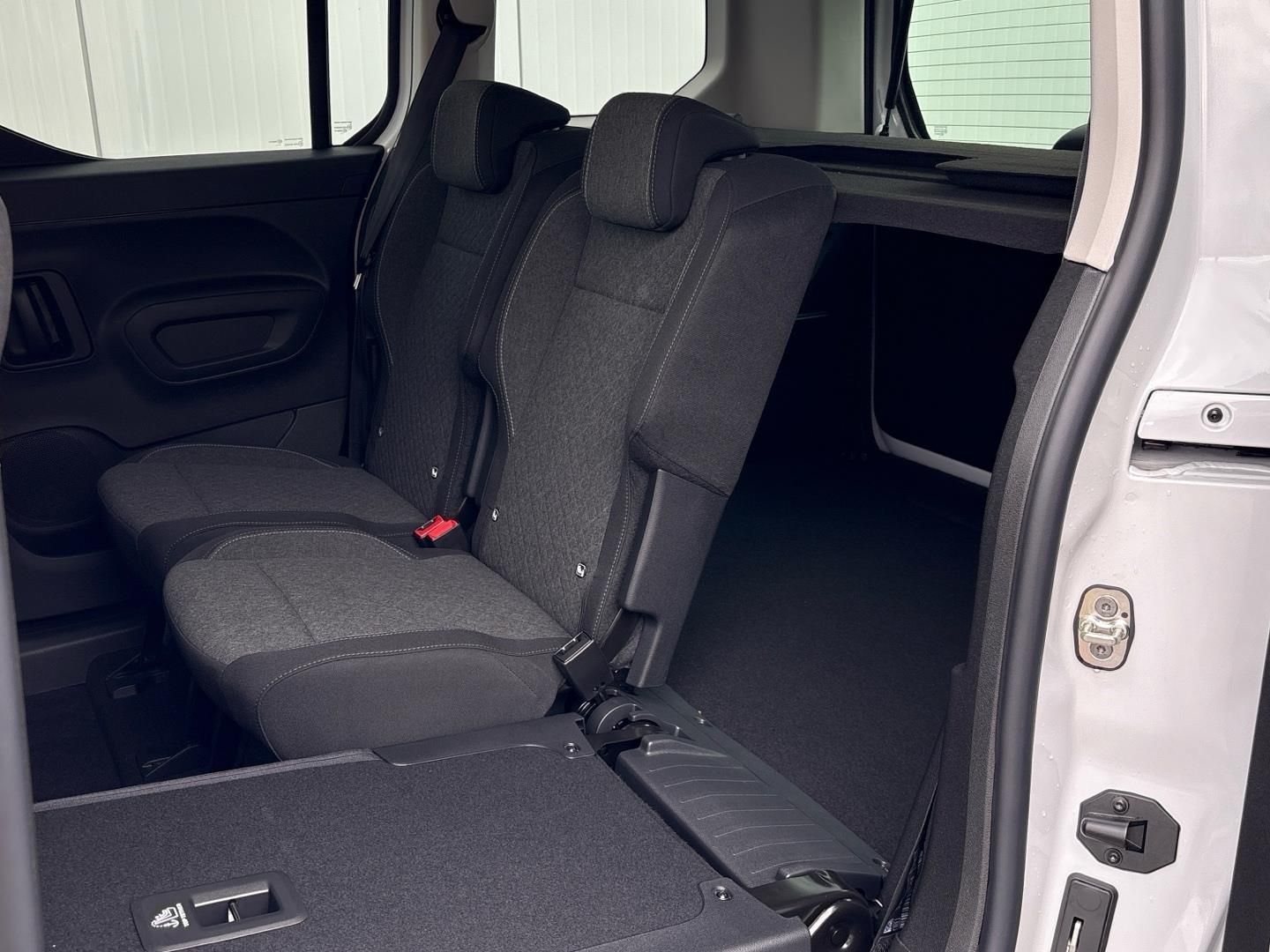 Opel Combo, 1.5 CDTi 130k Elegance Plus - fotka 6