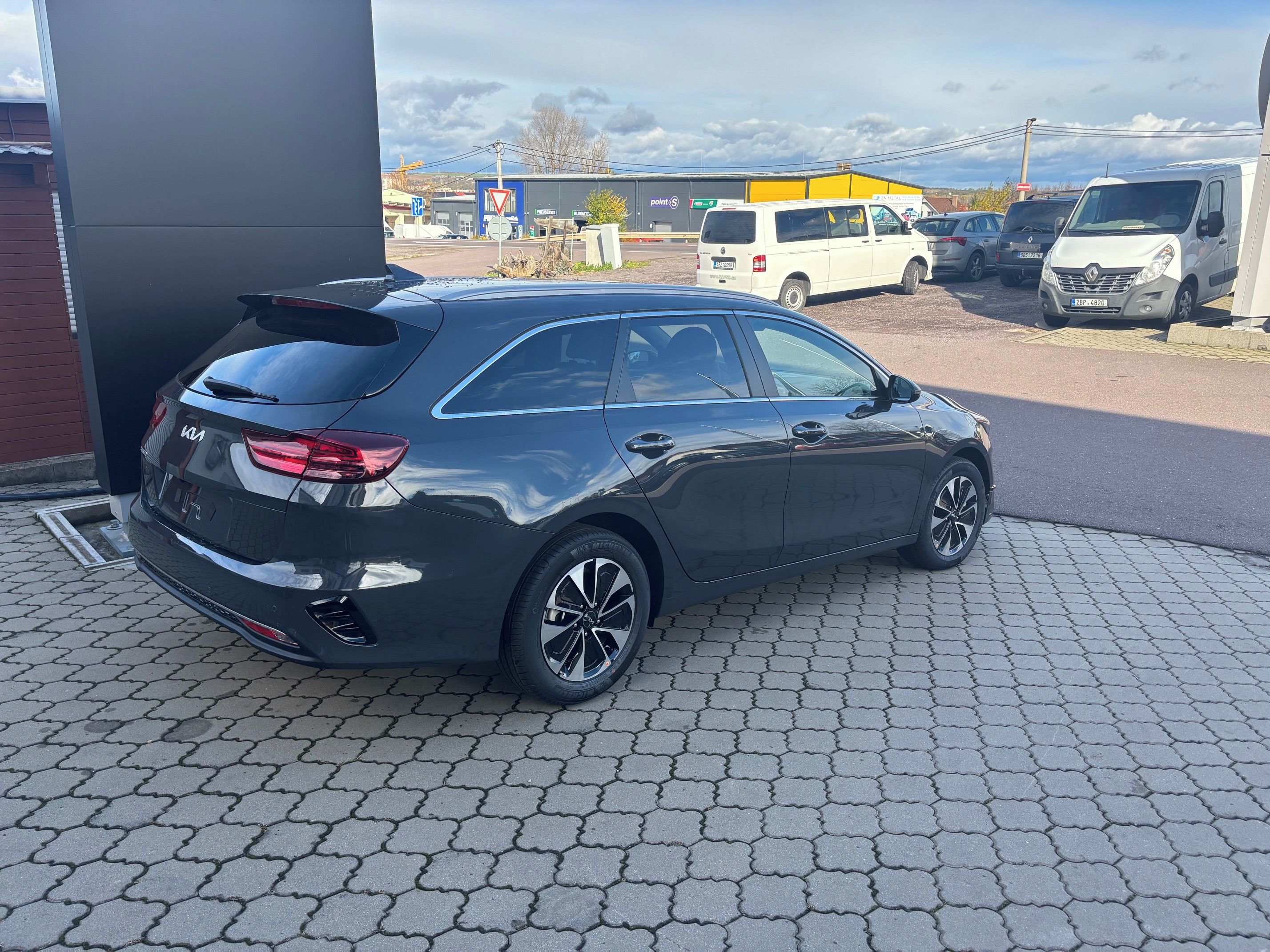 Kia Cee´d SW, SW 1,5 T-GDi 7DCT, TOP - fotka 4
