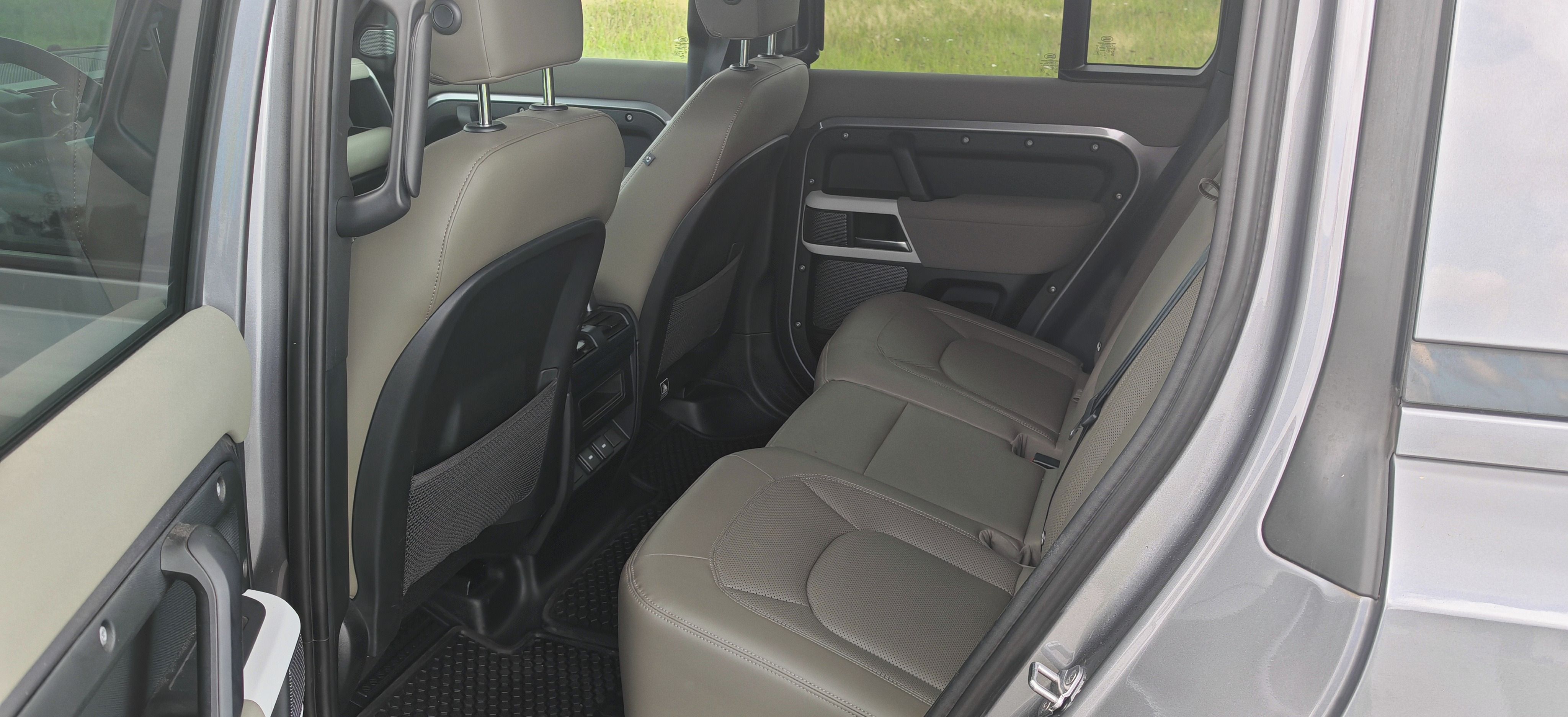 Land Rover Defender, Land Rover Defender 3,0 D250 - fotka 5