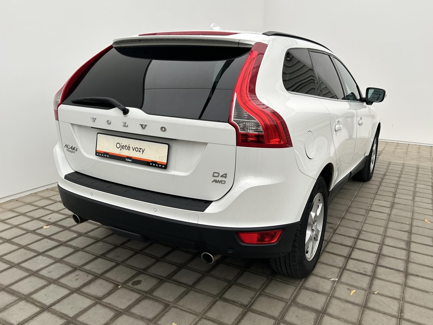 Volvo XC60, 2.4D4 120kW 4x4  Momentum - fotka 5