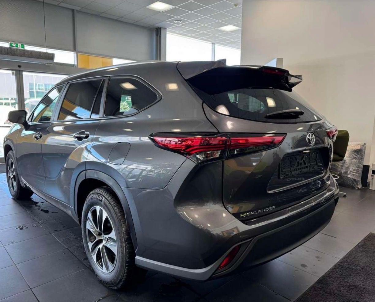 Toyota Highlander, 2.4L Turbo 269HP XLE 8 Míst - fotka 3