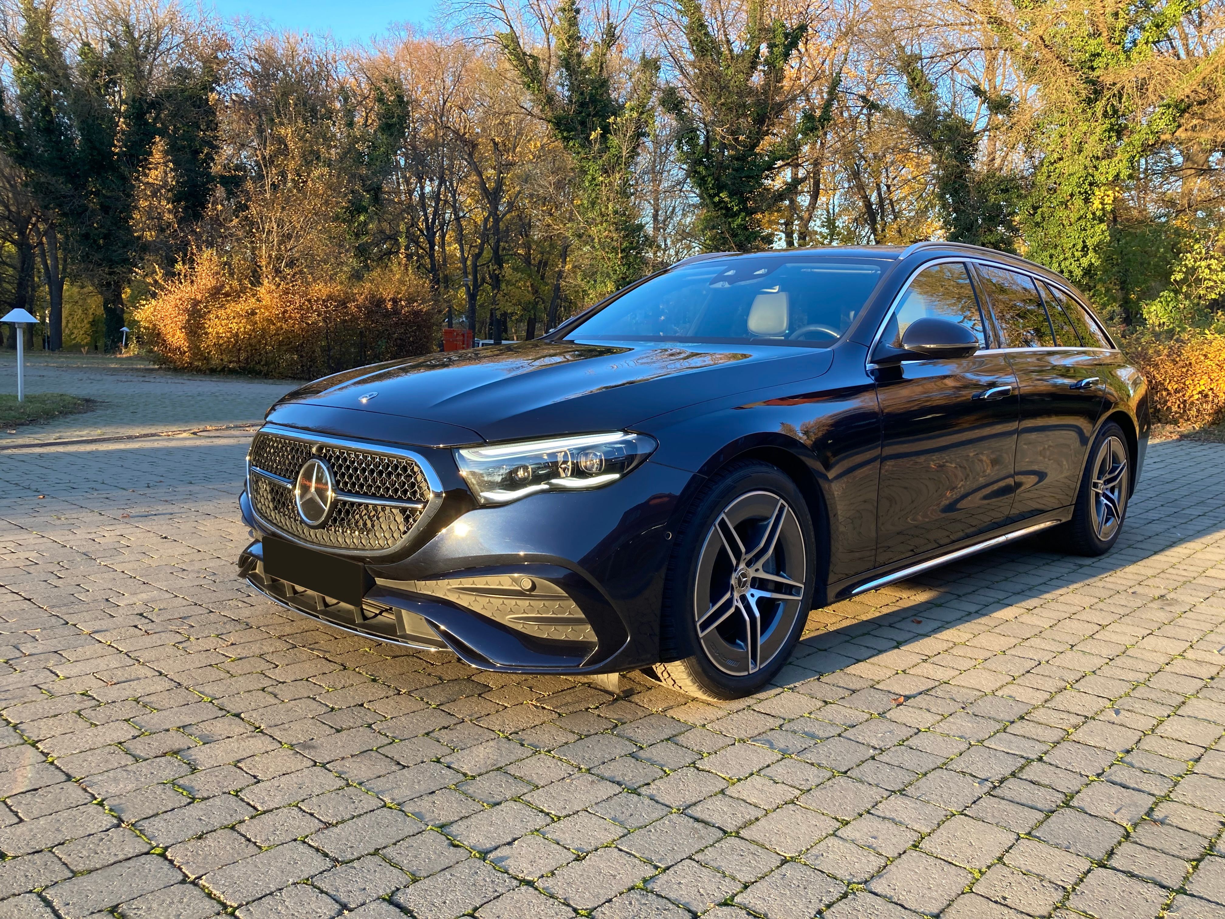 Mercedes-Benz Třídy E, 220d AMG | SuperScreen | Tazne