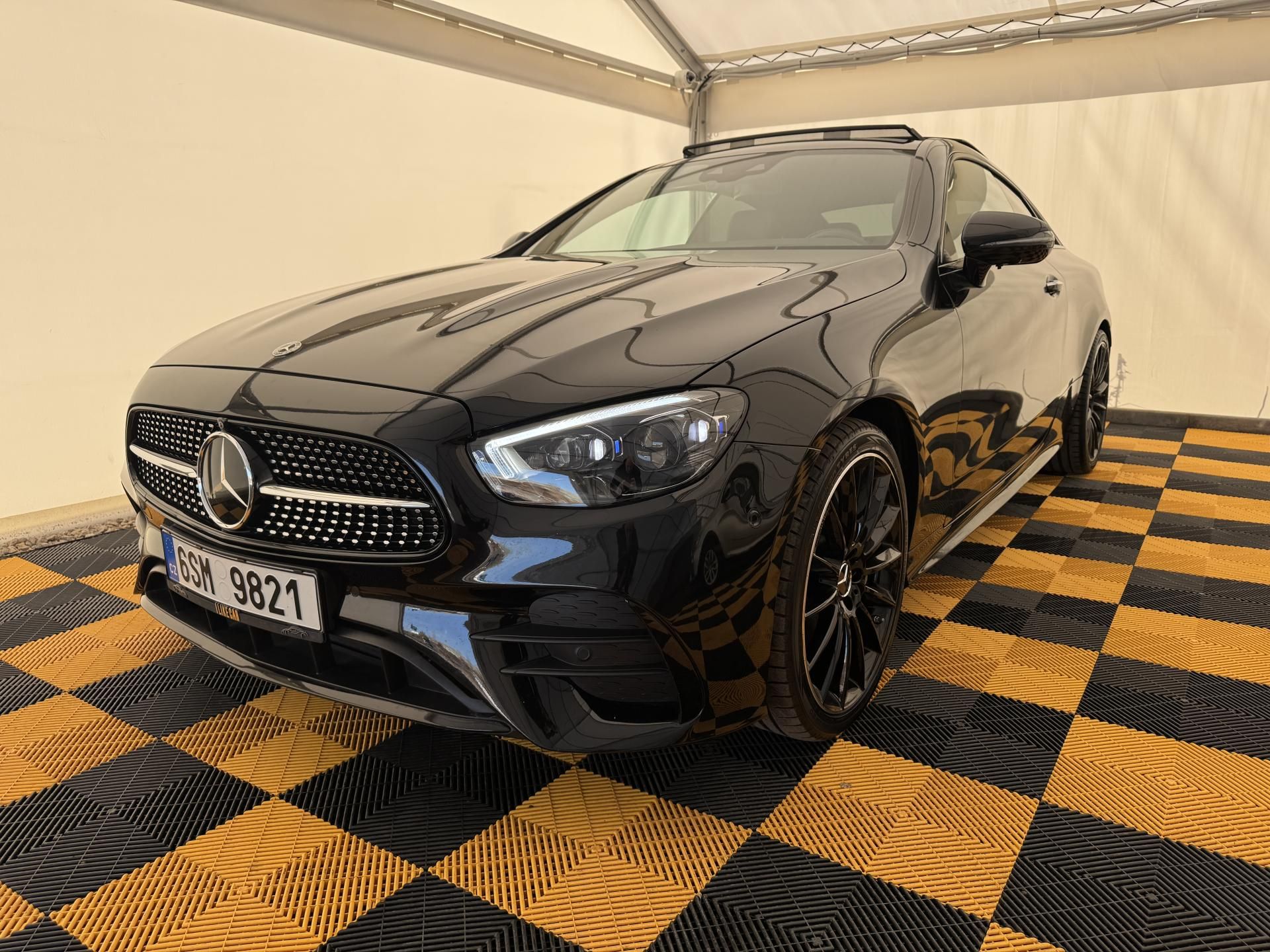 Mercedes-Benz Třídy E, 400d*4x4*DPH*AMG* - fotka 2