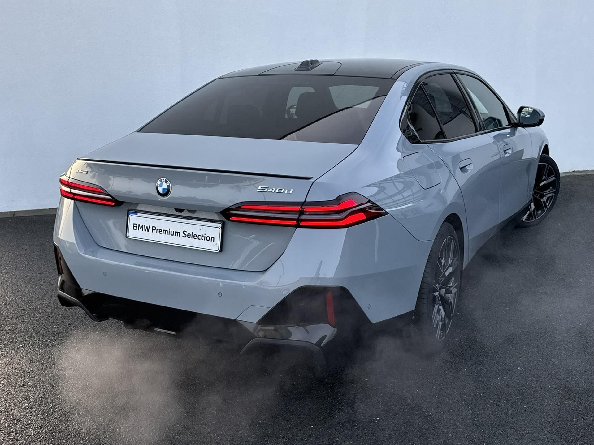 BMW Řada 5, 540d xDrive Sedan - fotka 2