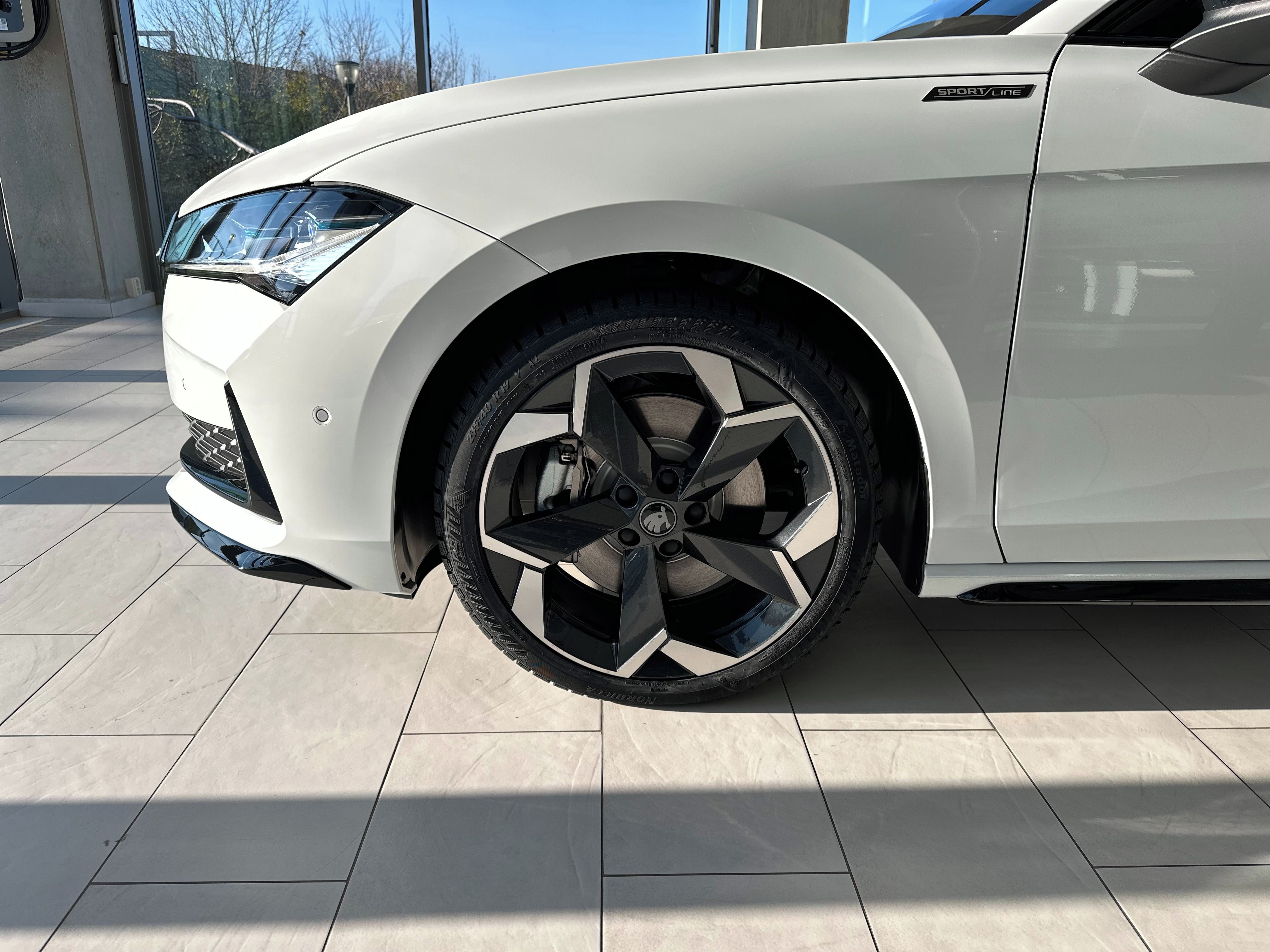 Škoda Superb, Sportline 2,0 TSI 150 kW - fotka 4