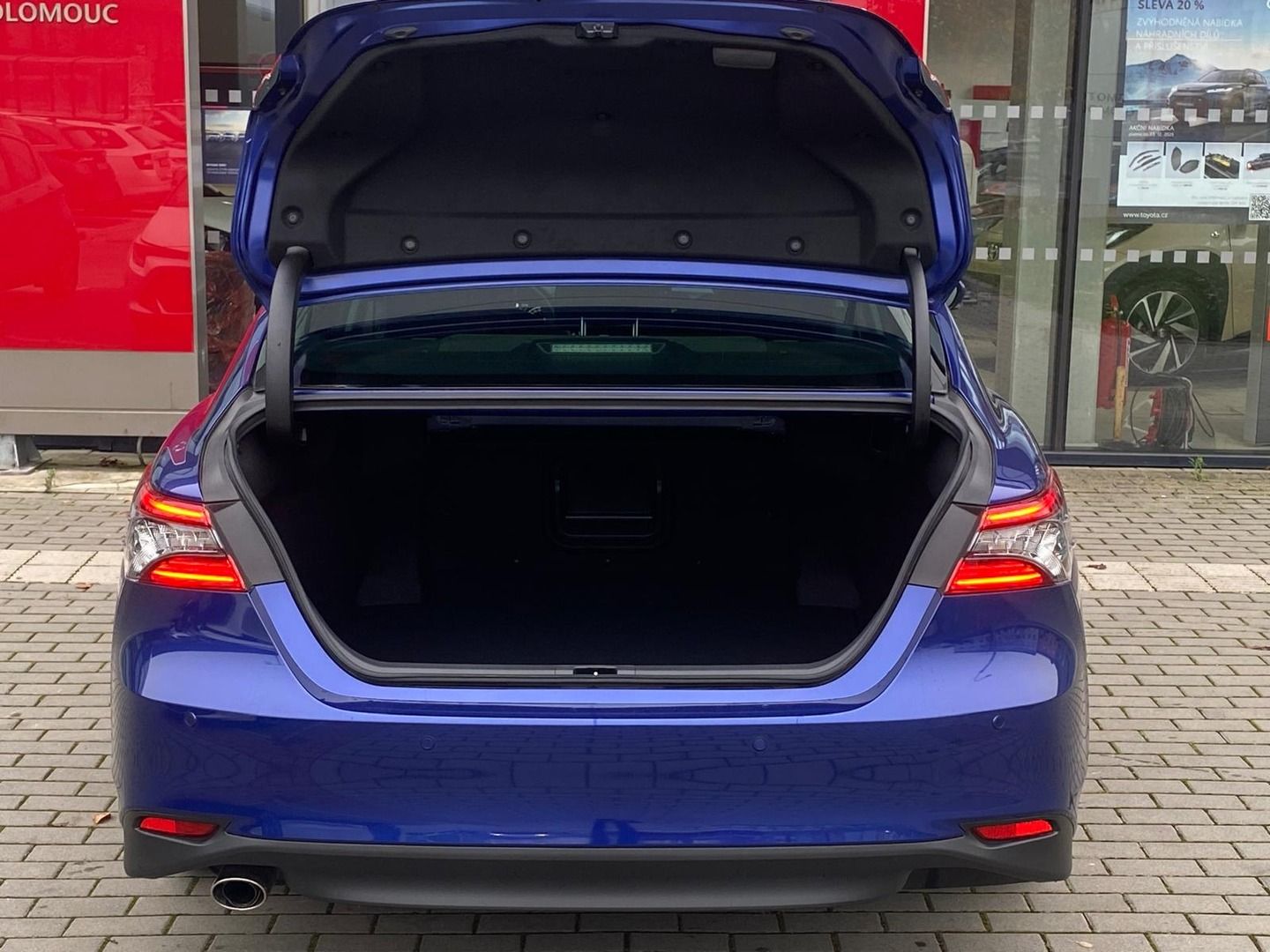 Toyota Camry, 2,5 Hybrid Executive VIP - fotka 5