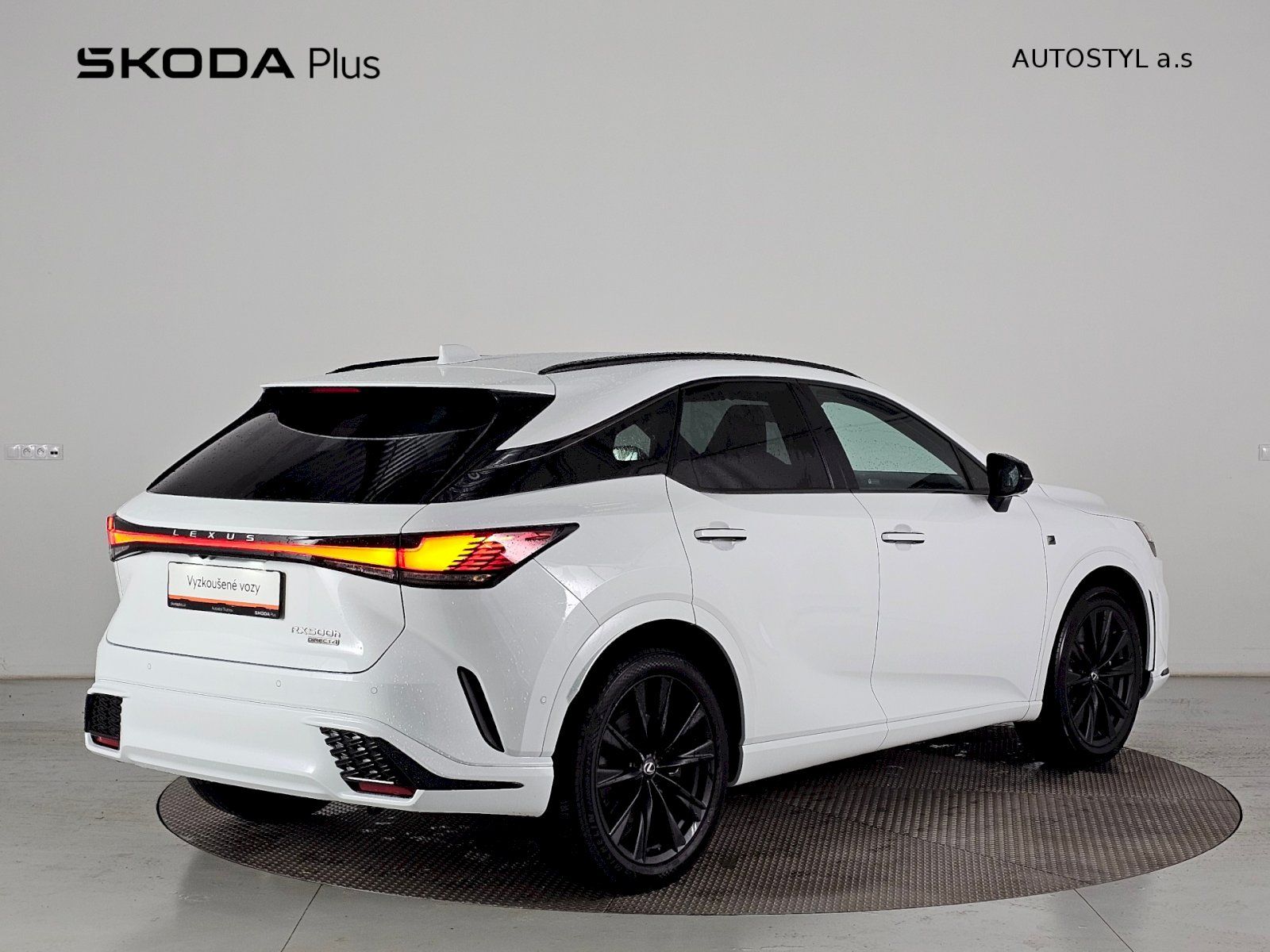 Lexus RX 500h, 2.4 HEV 371k F Sport PLUS - fotka 2