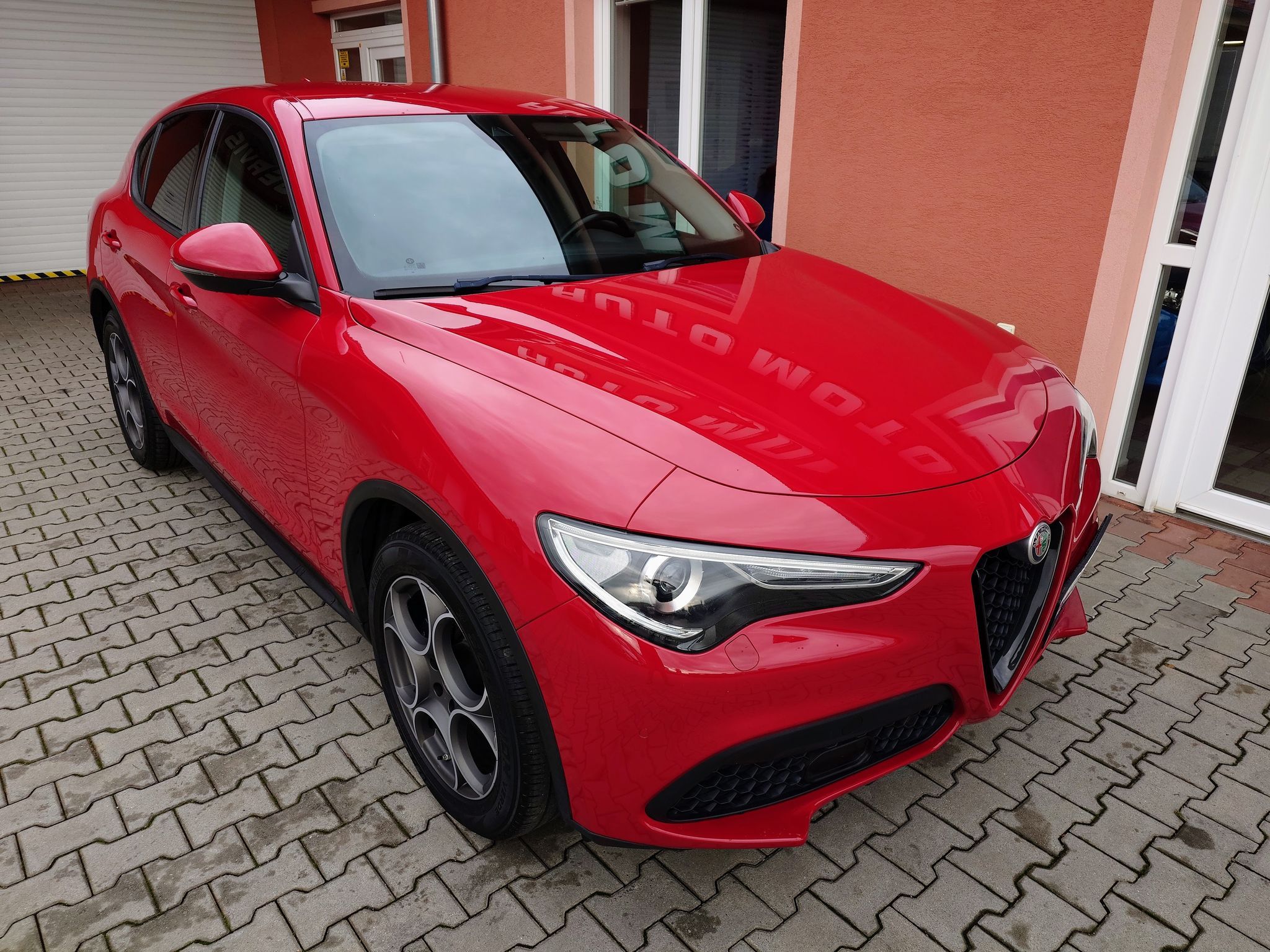 Alfa Romeo Stelvio, 2.2 JTDM 140 kW - fotka 4