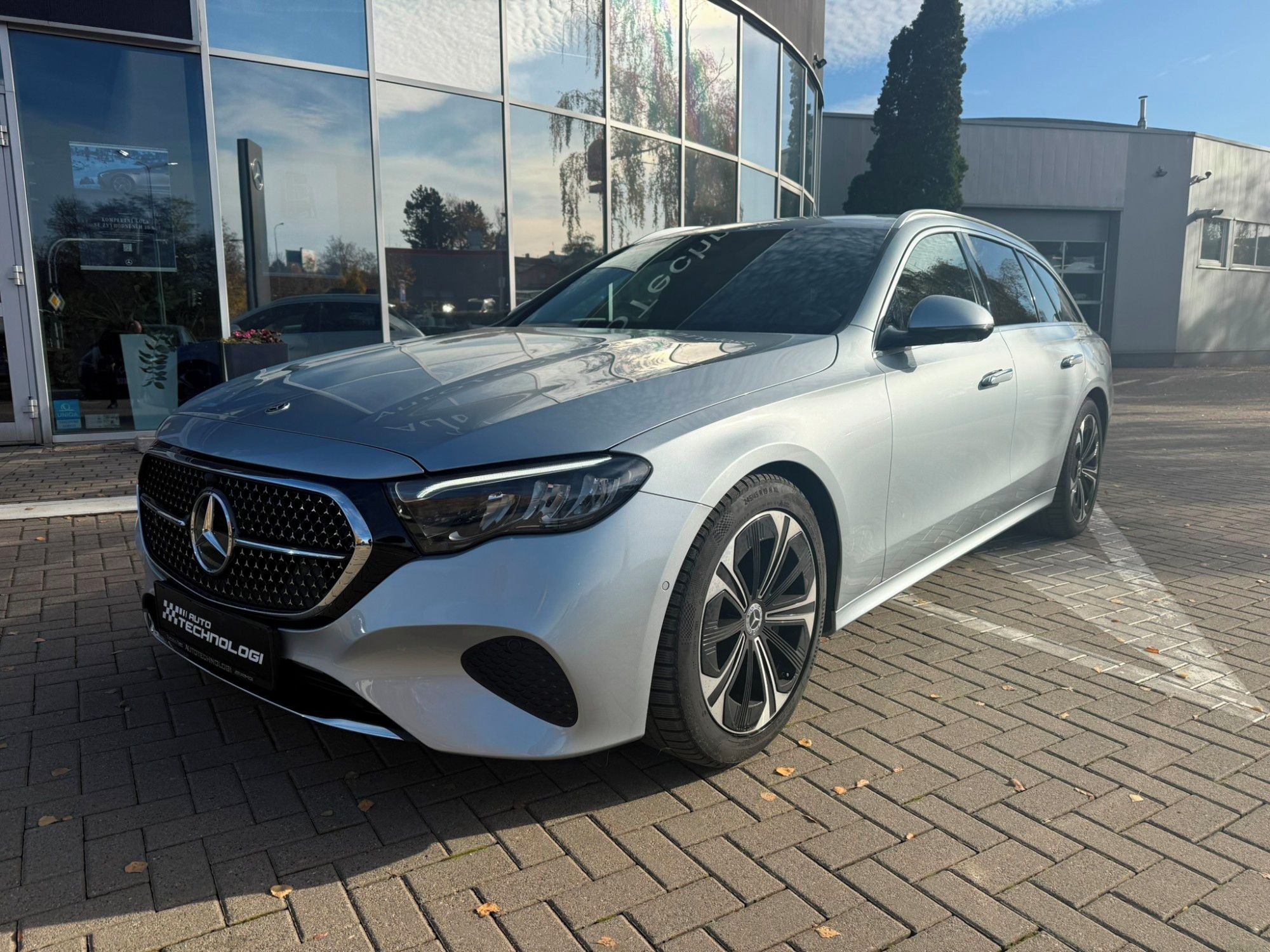 Mercedes-Benz Třídy E, 300 de 4MATIC - fotka 2