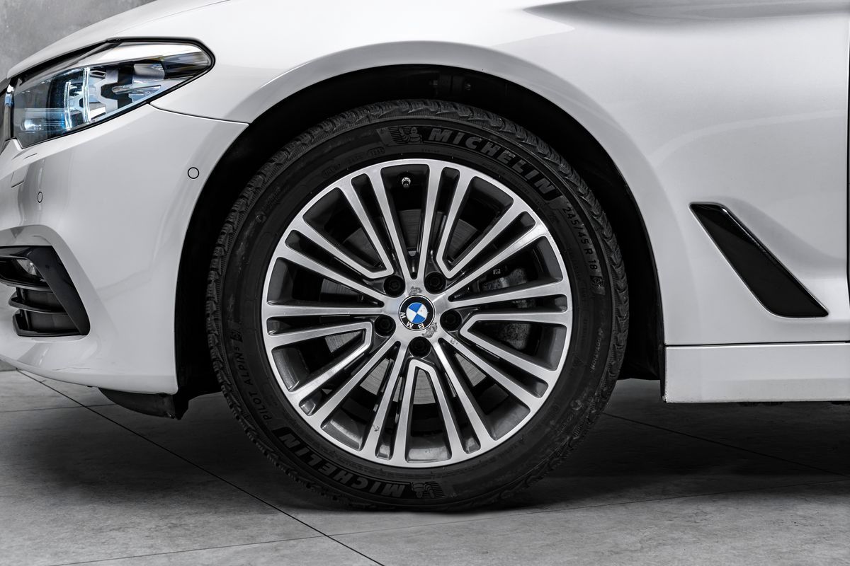 BMW Řada 5 - fotka 2