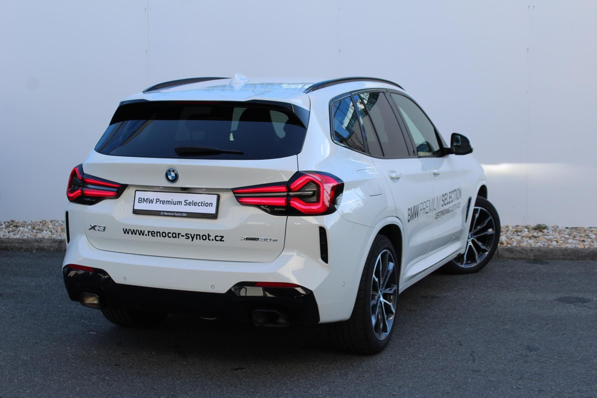 BMW X3, xDrive30e - fotka 2