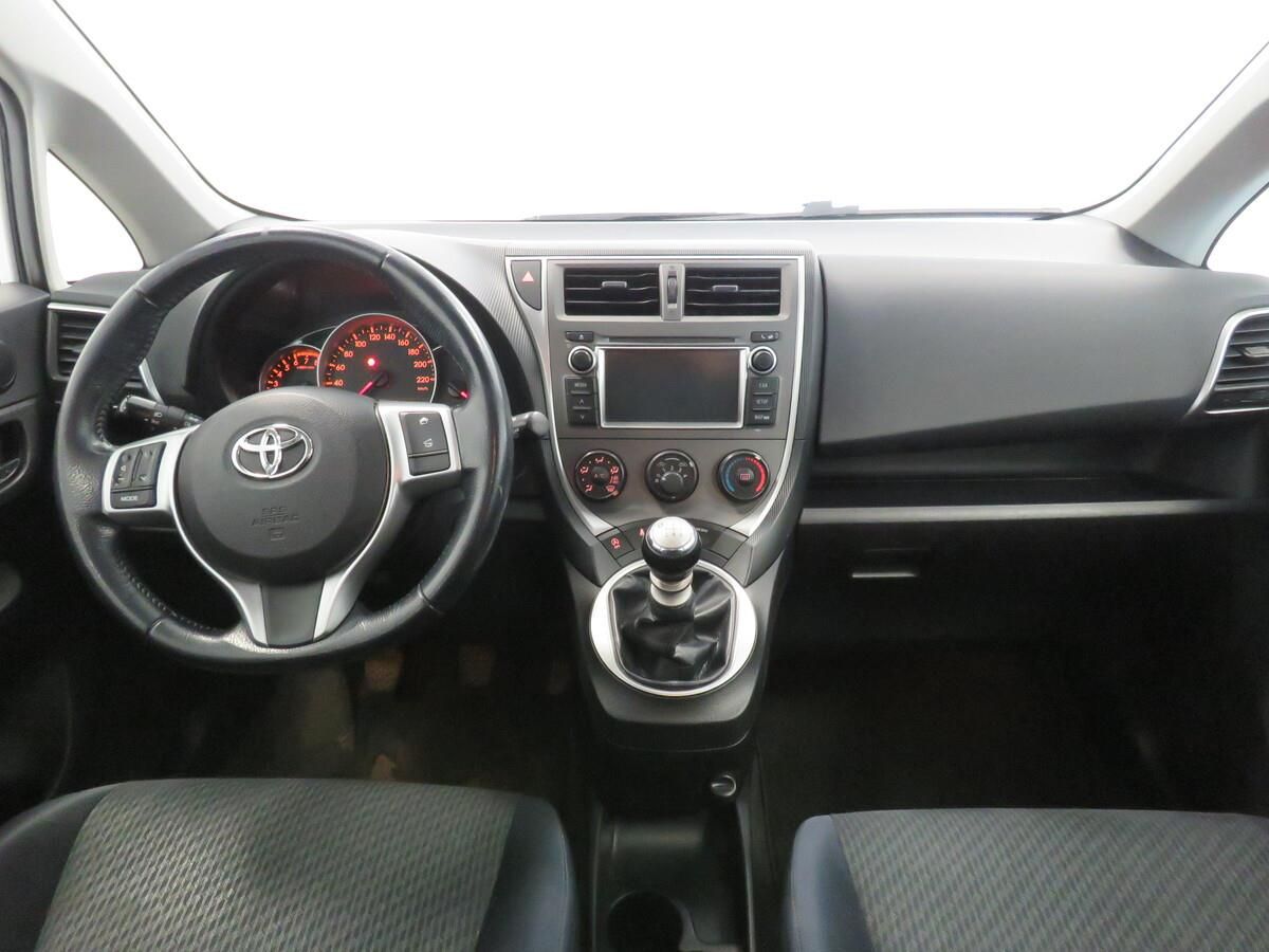 Toyota Verso, 1.33 Dual VVT-I 73 kW Active - fotka 5