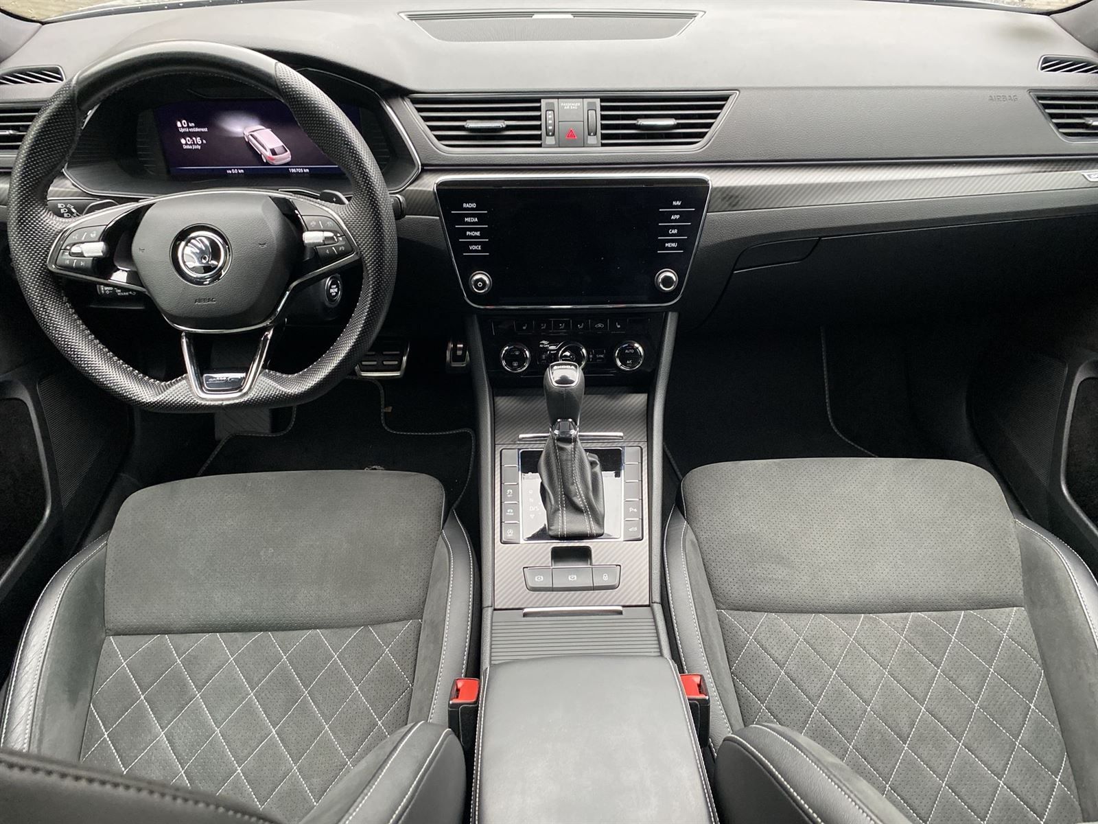 Škoda Superb, Combi 2.0 TDI DSG Sportline - fotka 5