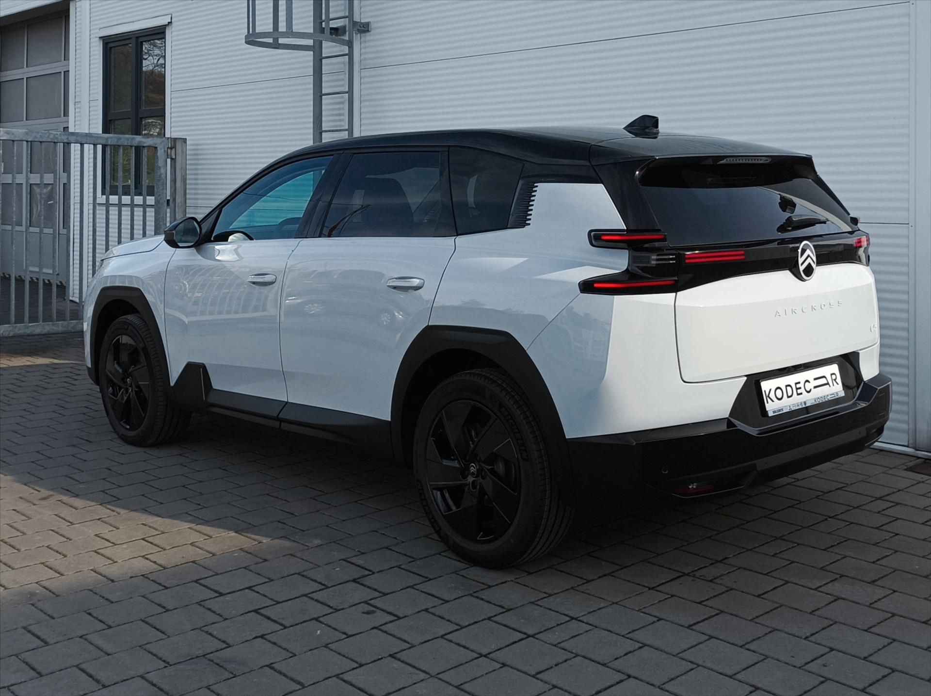 Citroën C5 Aircross, 1,2 Hybrid 145k Automatic MAX - fotka 4